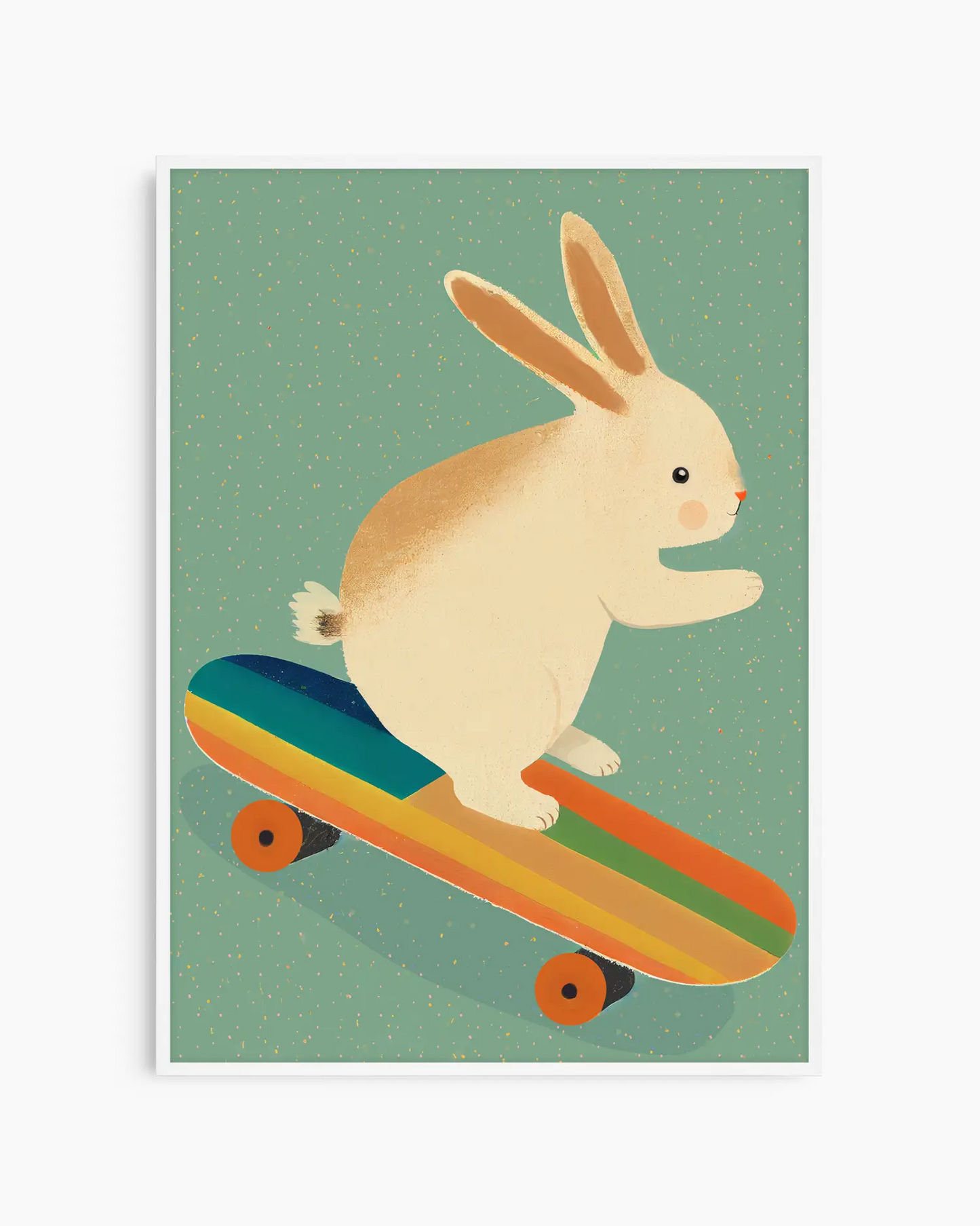 Barntavla med söt kanin på regnbågsrandig skateboard, inramad i vit träram som skapar en ljus och mjuk känsla på väggen.
