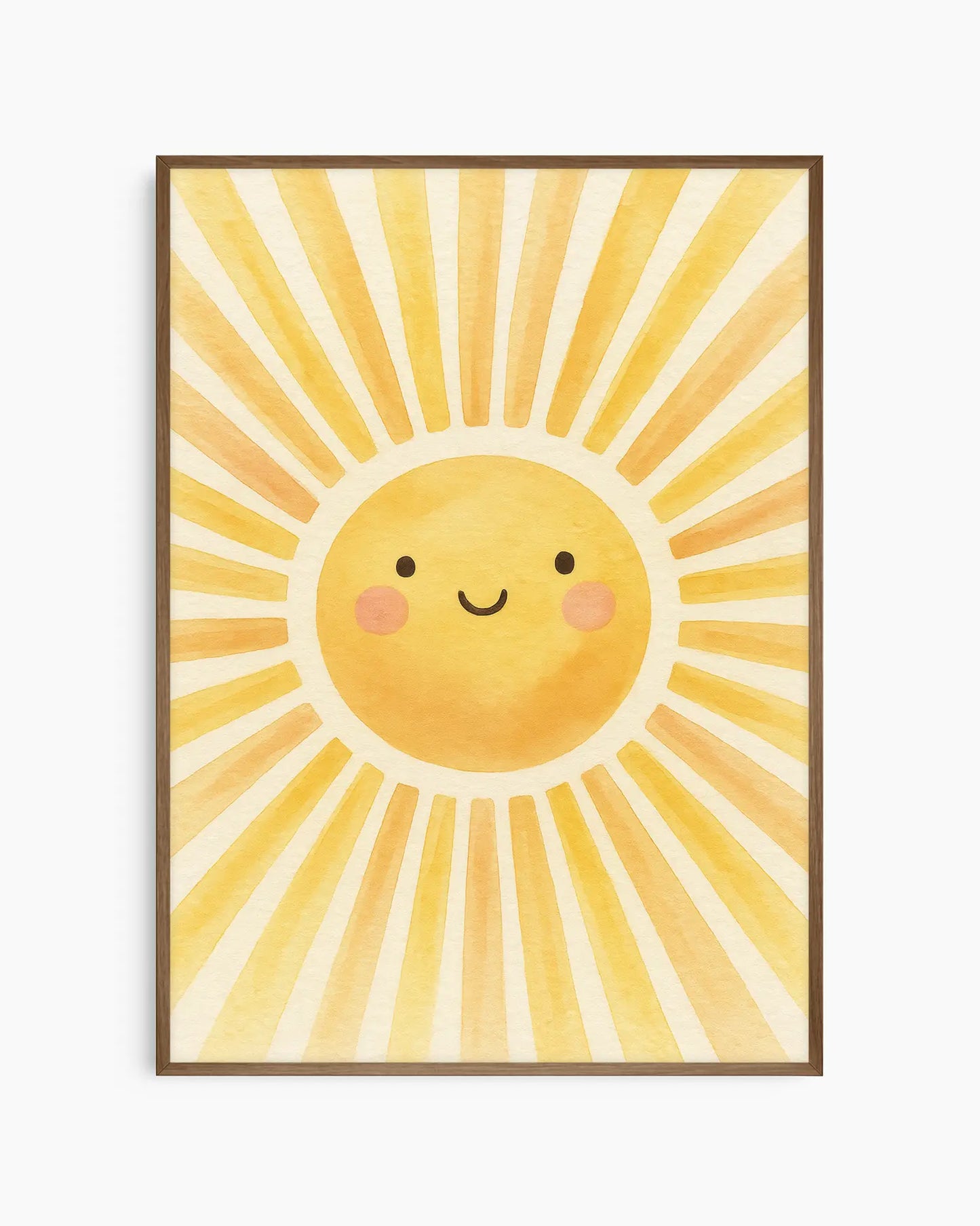 Barnrumstavla med en glad sol i mjuka gula toner och strålande solstrålar, inramad i mörk ekram. En harmonisk och lekfull detalj till barnrummet.