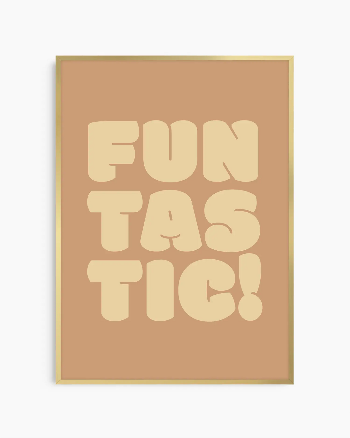 Barntavla med texten "FUNTASTIC!" i ljusgul text mot brunorange bakgrund, inramad i guld aluminiumram. En färgstark och trendig väggdekoration.