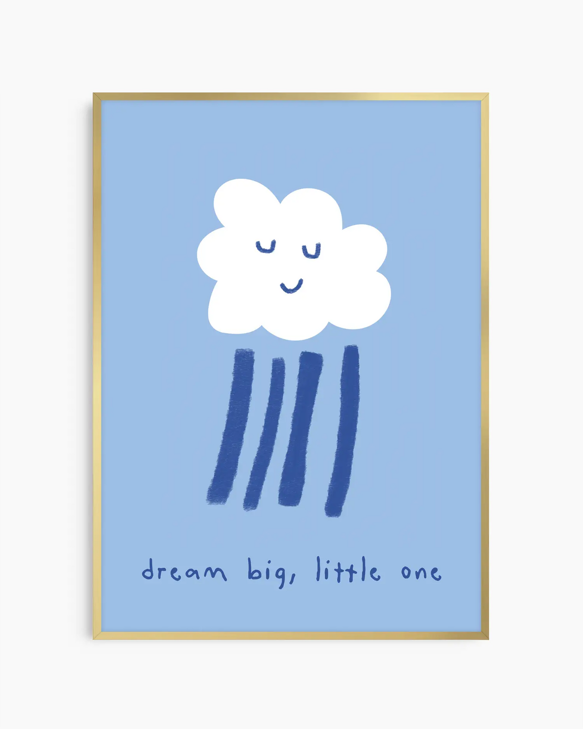 Barntavla med moln med sovande ansikte och texten “dream big, little one” på blå bakgrund, inramad i guld aluminiumram. En drömsk och elegant väggdekoration med mjuk känsla.