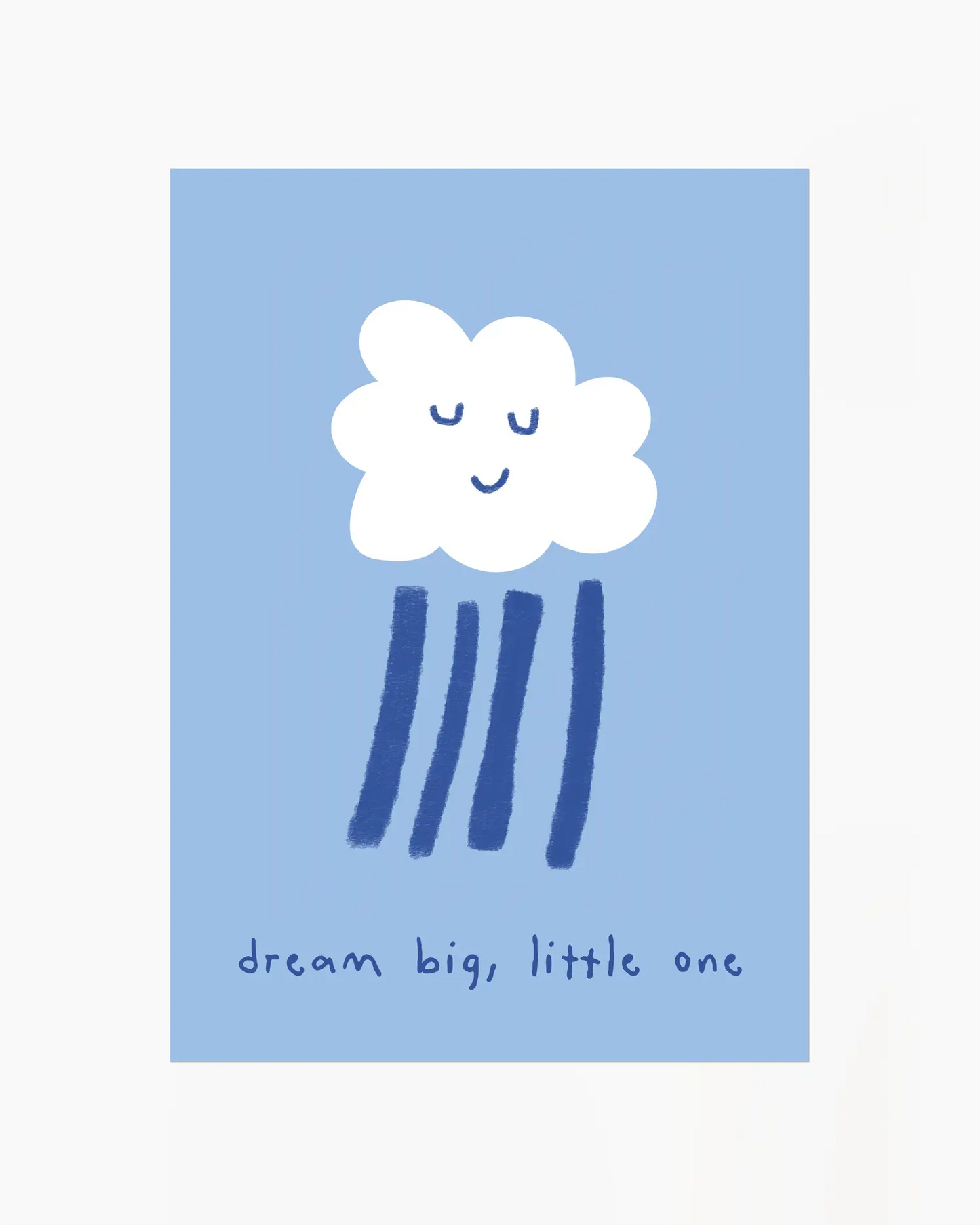 Barntavla med vitt moln med sovande ansikte och texten “dream big, little one” på ljusblå bakgrund. En söt och inspirerande design i mjuka färger.