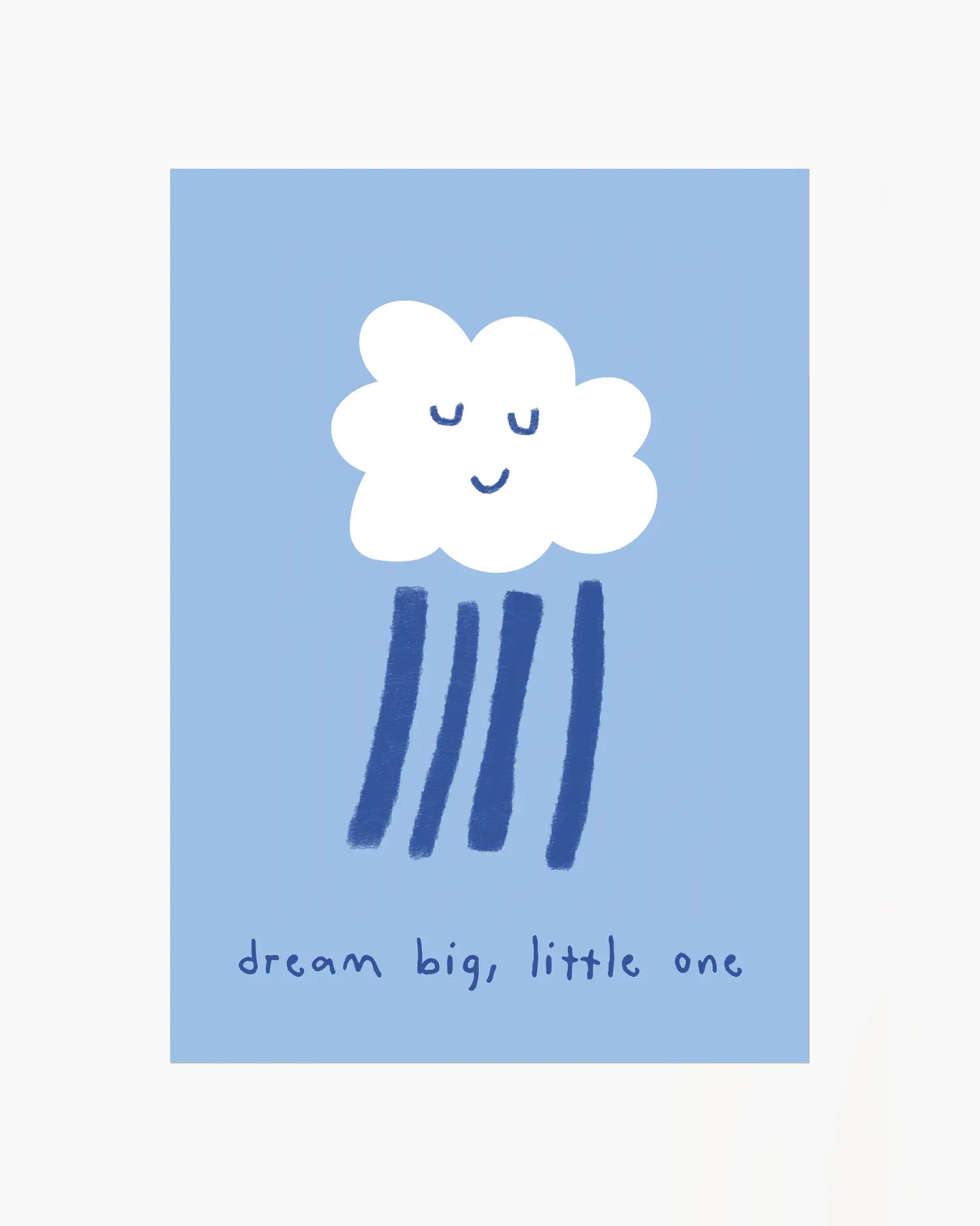 Barntavla med vitt moln med sovande ansikte och texten “dream big, little one” på ljusblå bakgrund. En söt och inspirerande design i mjuka färger.