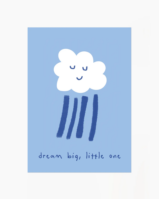 Barntavla med vitt moln med sovande ansikte och texten “dream big, little one” på ljusblå bakgrund. En söt och inspirerande design i mjuka färger.