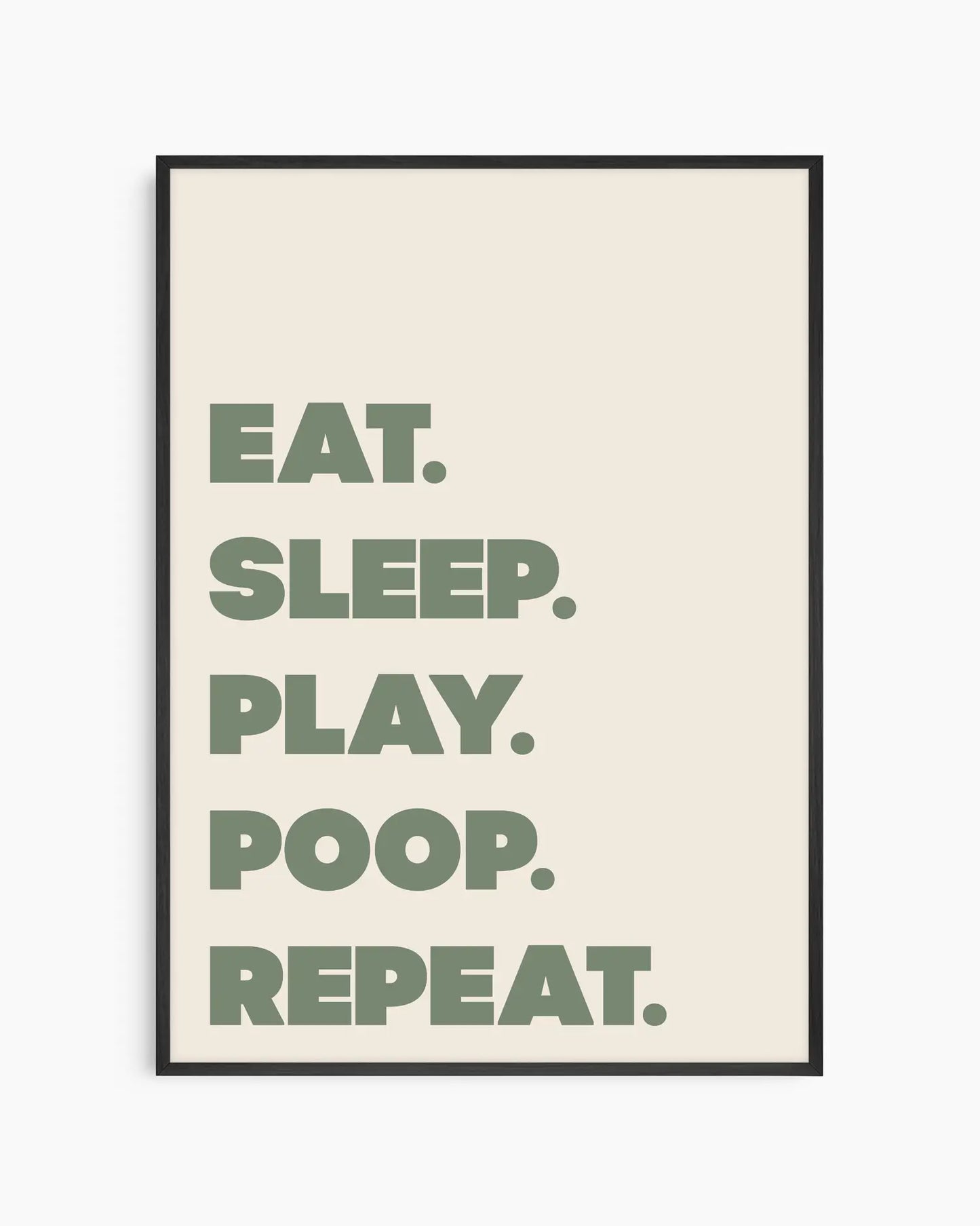 Barntavla med texten “EAT. SLEEP. PLAY. POOP. REPEAT.” i grön nyans på ljus bakgrund, inramad i svart träram. En humoristisk och stilren väggdekoration för barnrummet.