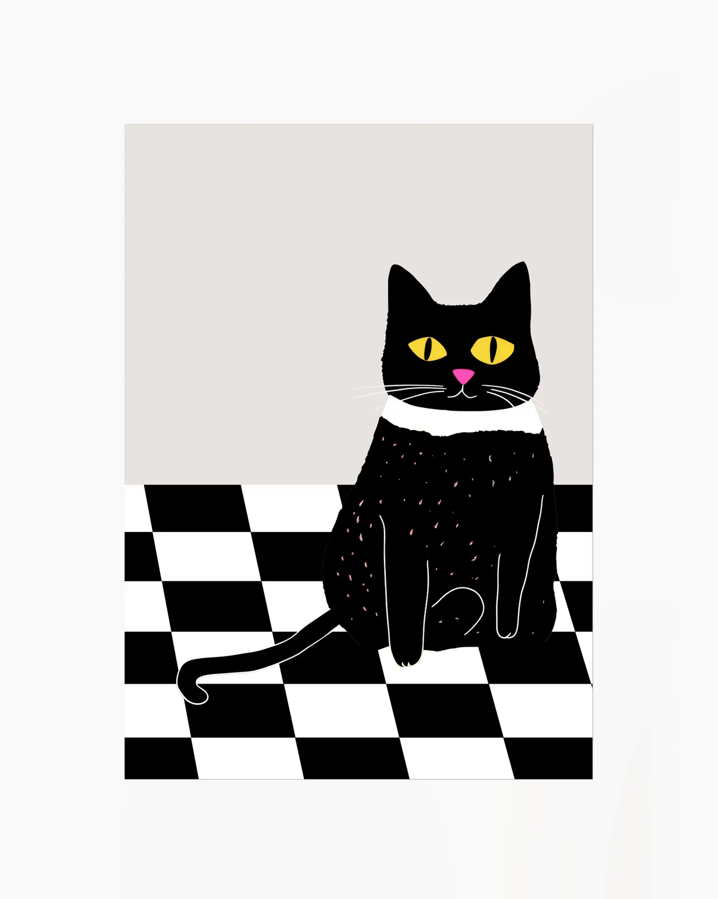 Barntavla med svart katt med gula ögon och vit krage sittande på svartvitt rutigt golv. En charmig och grafisk design med humoristisk känsla.