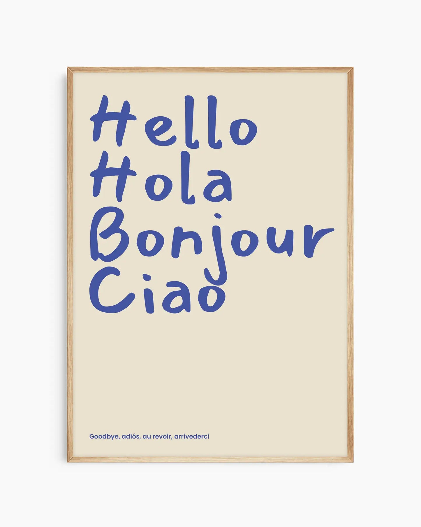 Barntavla med beige bakgrund och blå text “Hello Hola Bonjour Ciao”, inramad i ekram. En varm och modern väggdekoration med språklig twist.