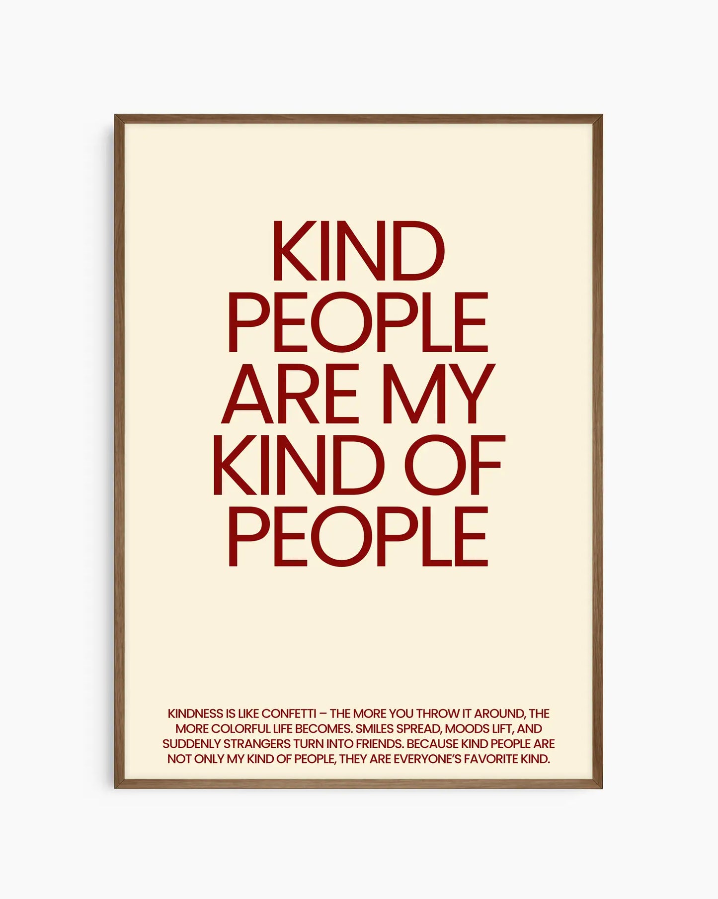 Barntavla med beige bakgrund och texten “Kind people are my kind of people” i rödbrun ton, inramad i träram i mörk ek. En elegant väggdekoration som sprider ett positivt budskap.