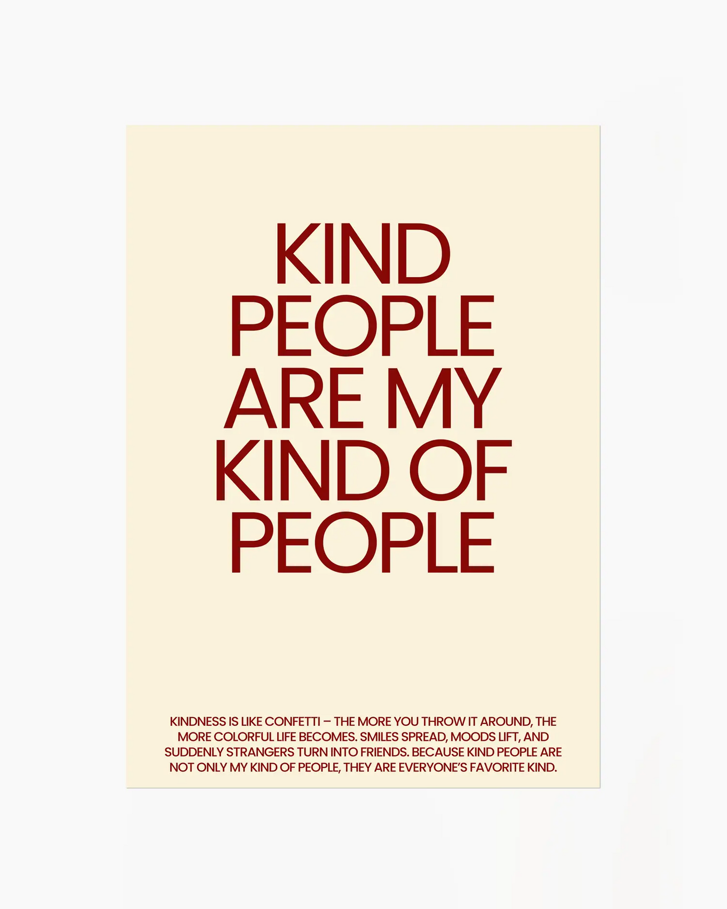 Barntavla med texten “Kind people are my kind of people” i mörkröd färg på beige bakgrund. En stilren och tänkvärd design som hyllar vänlighet.