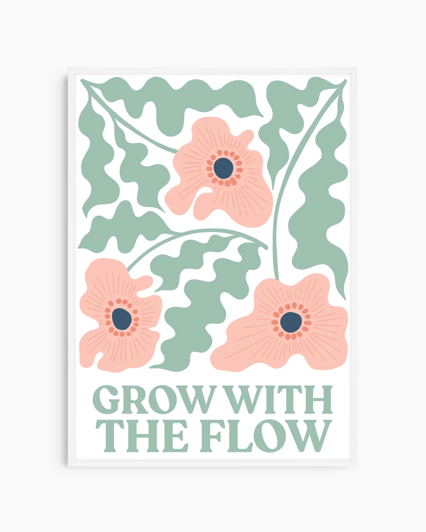 Barntavla med illustration av blommor och blad i grönt och rosa med texten “Grow With The Flow”, inramad i vit träram. En ljus och harmonisk väggdekoration med positivt budskap.