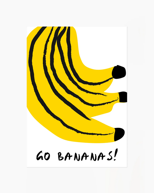 Barntavla med gula bananer och texten “Go Bananas!” på vit bakgrund. En grafisk och humoristisk design i starka färger.
