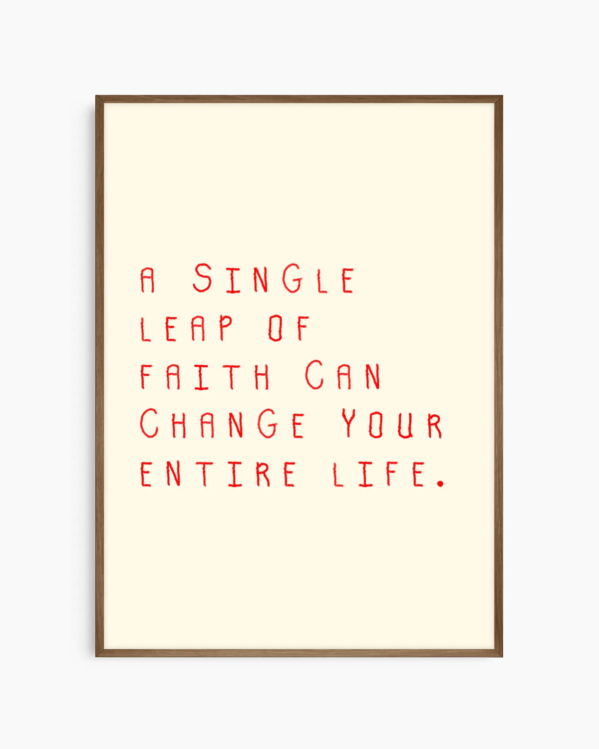 Barntavla med röd text “A single leap of faith can change your entire life.” på beige bakgrund, inramad i träram i mörk ek. En varm och motiverande design som skapar lugn.