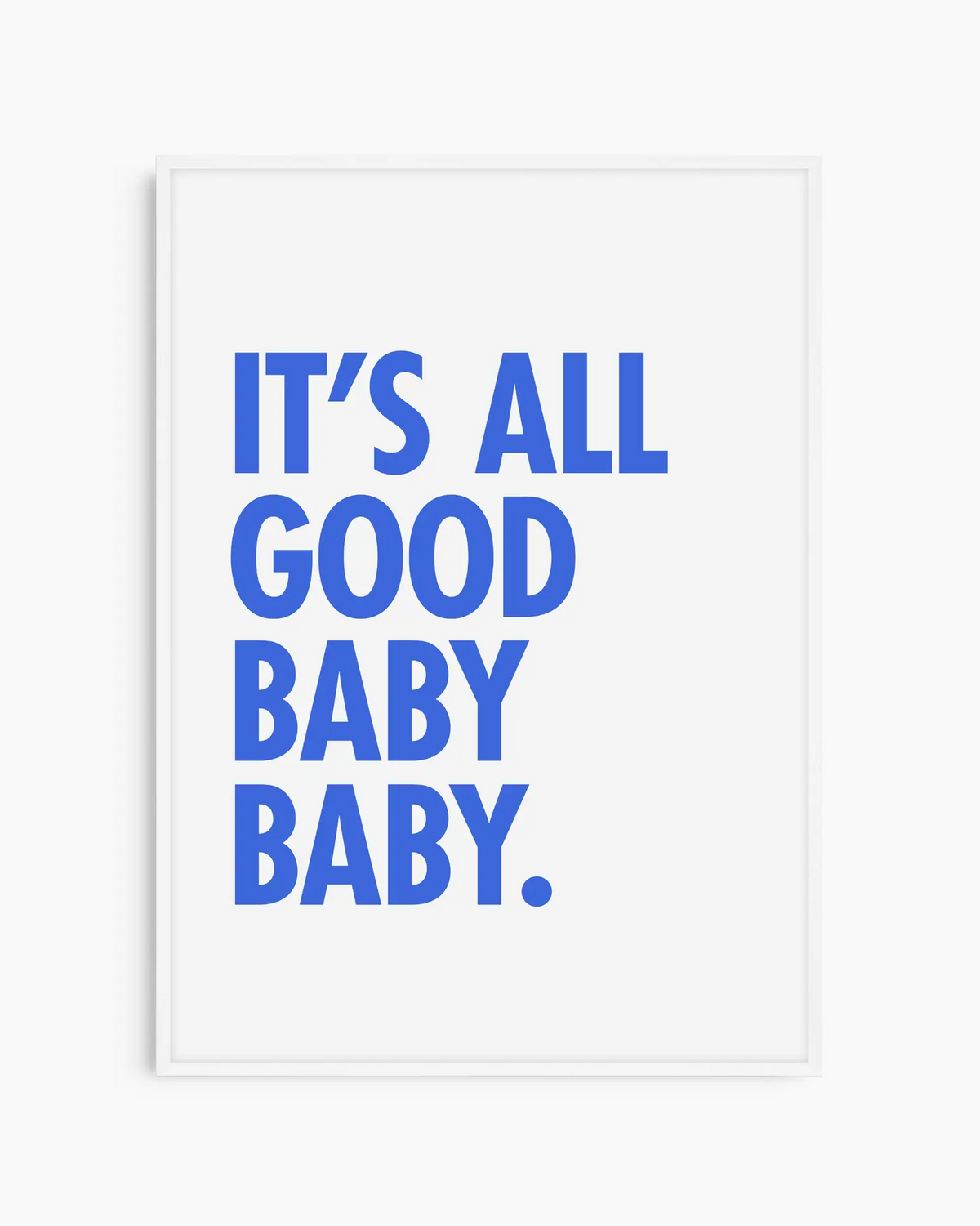 Barntavla med texten "IT’S ALL GOOD BABY BABY." i blå text på vit bakgrund, inramad i vit träram. En fräsch och upplyftande detalj som sprider positiv stämning.