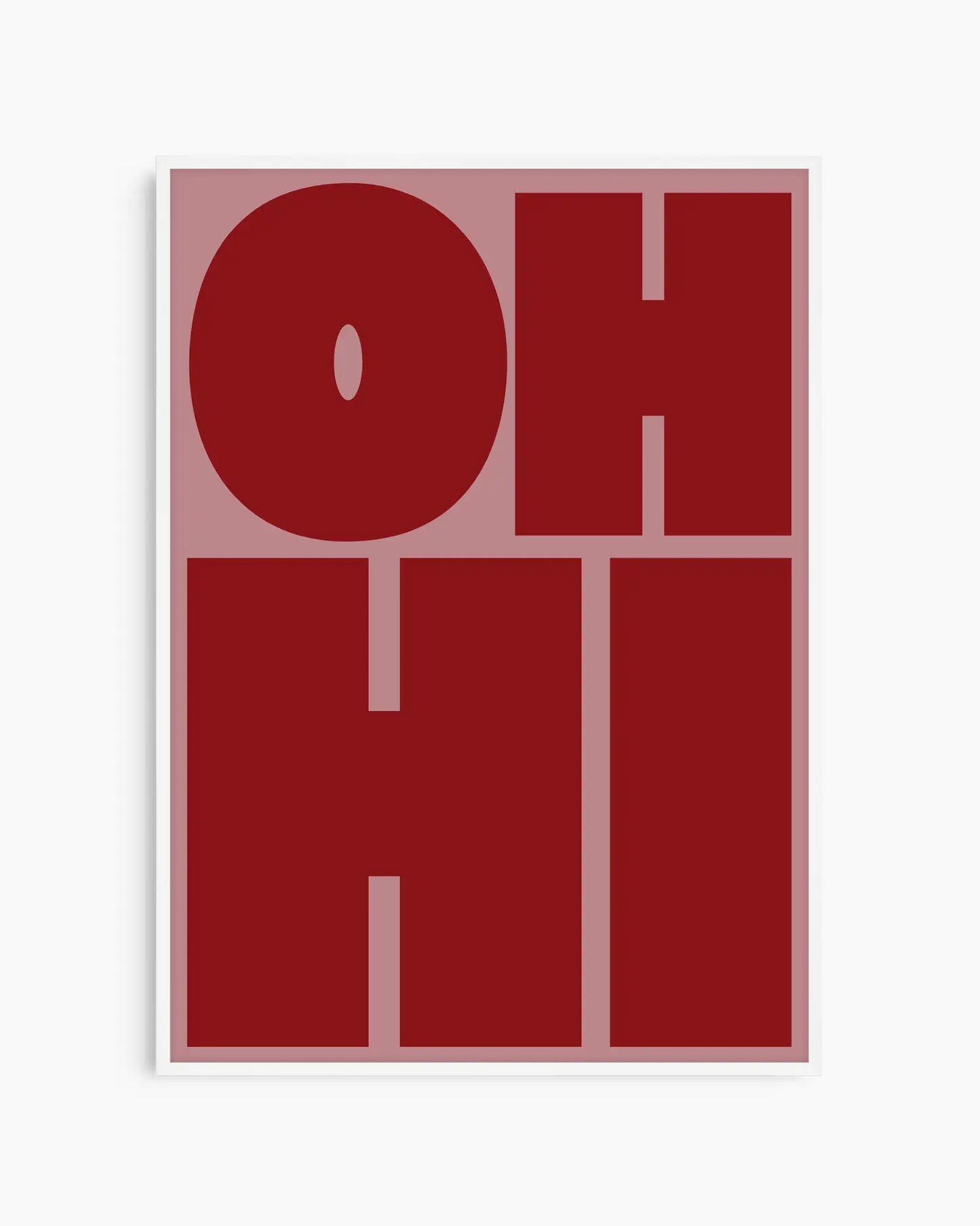 Barntavla med texten "OH HI" i mörkröd text på rosa bakgrund, inramad i vit träram. En fräsch och stilfull detalj som tillför färg.