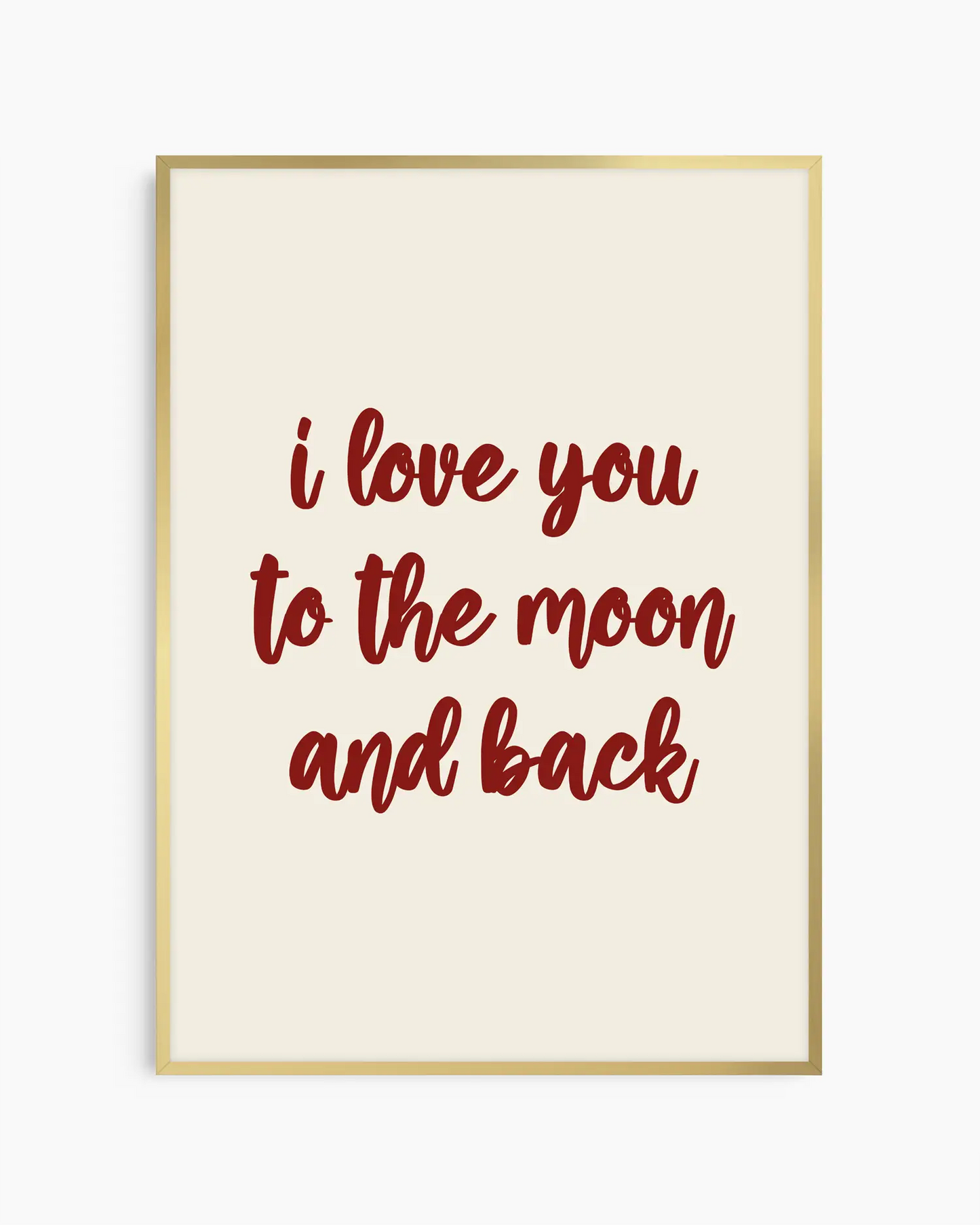 Barntavla med texten "I love you to the moon and back" i mörkröd text på beige bakgrund, inramad i guld aluminiumram. En elegant och kärleksfull detalj som lyfter rummet.