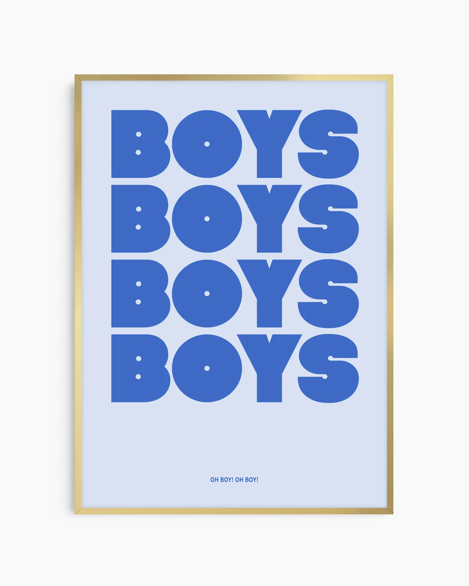 Barntavla med texten "Boys Boys Boys" i blå text på ljusblå bakgrund, inramad i guld aluminiumram. En trendig och färgstark accent som sprider glädje.