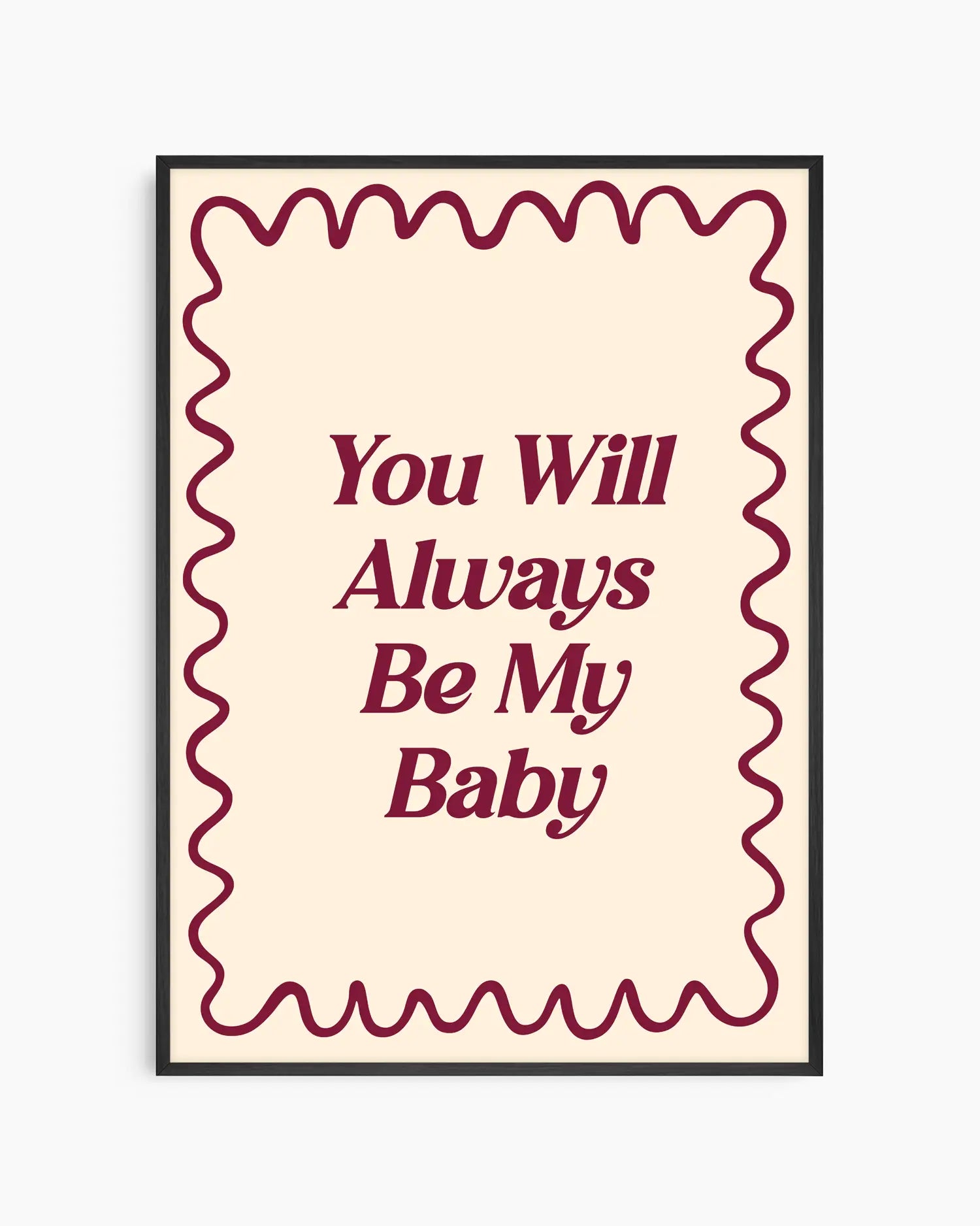 Barntavla med texten "You Will Always Be My Baby" i vinröd retrostil och vågig ram på ljusbeige bakgrund, inramad i svart träram. En kärleksfull och tidlös design.