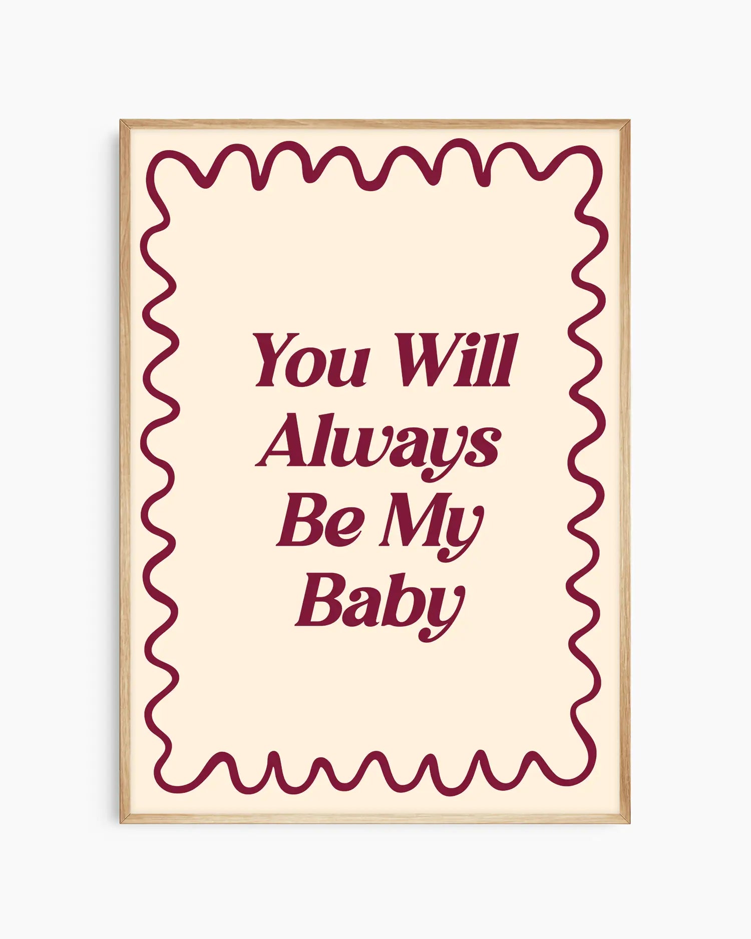 Barntavla med texten "You Will Always Be My Baby" i vinröd retrostil på ljus bakgrund, inramad i ekram. En mjuk och kärleksfull tavla som passar perfekt i barnrummet.