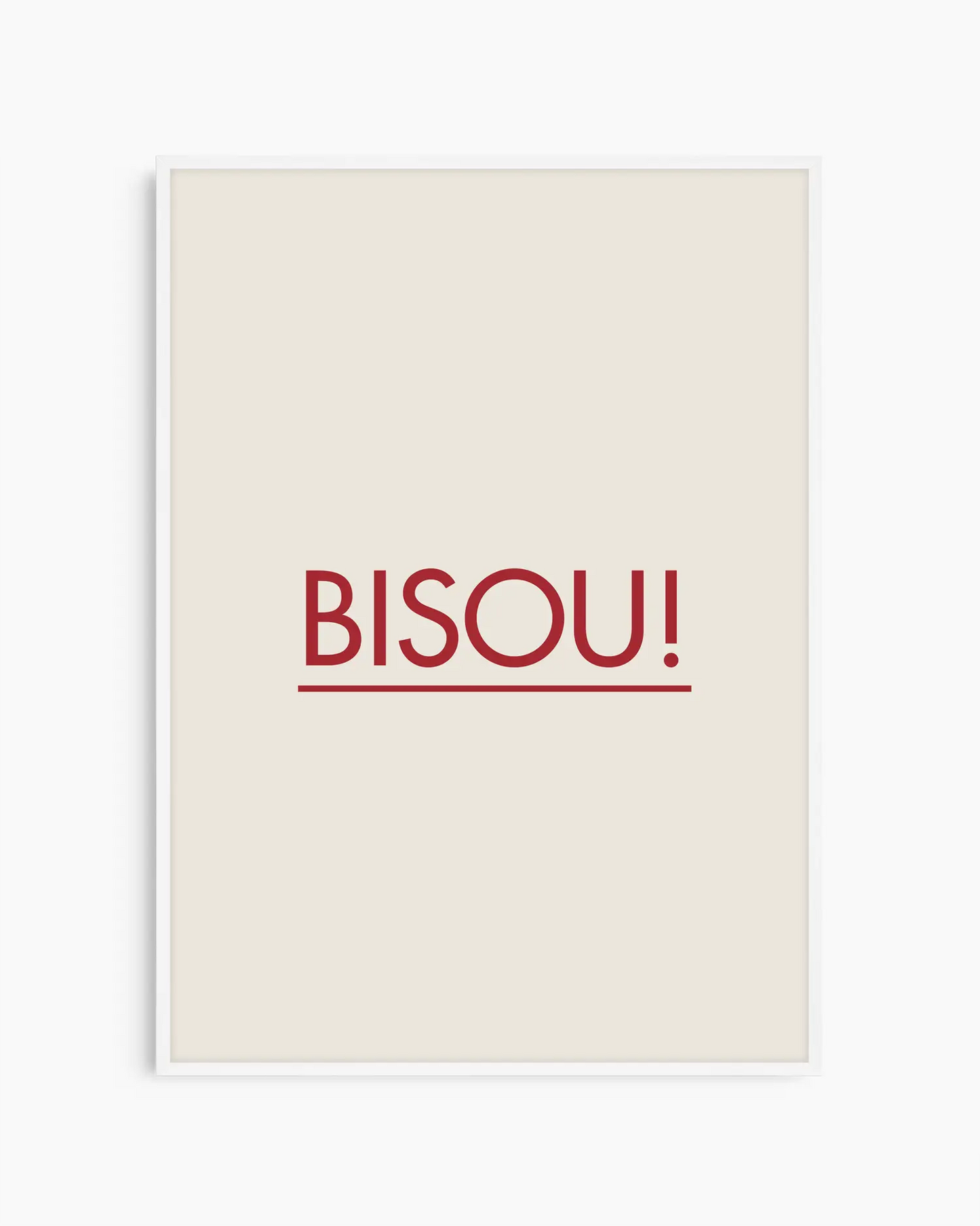 Barntavla med röd text "BISOU!" mot ljus bakgrund, inramad i vit träram. En ljus och romantisk tavla som passar fint i barnrum eller hall.