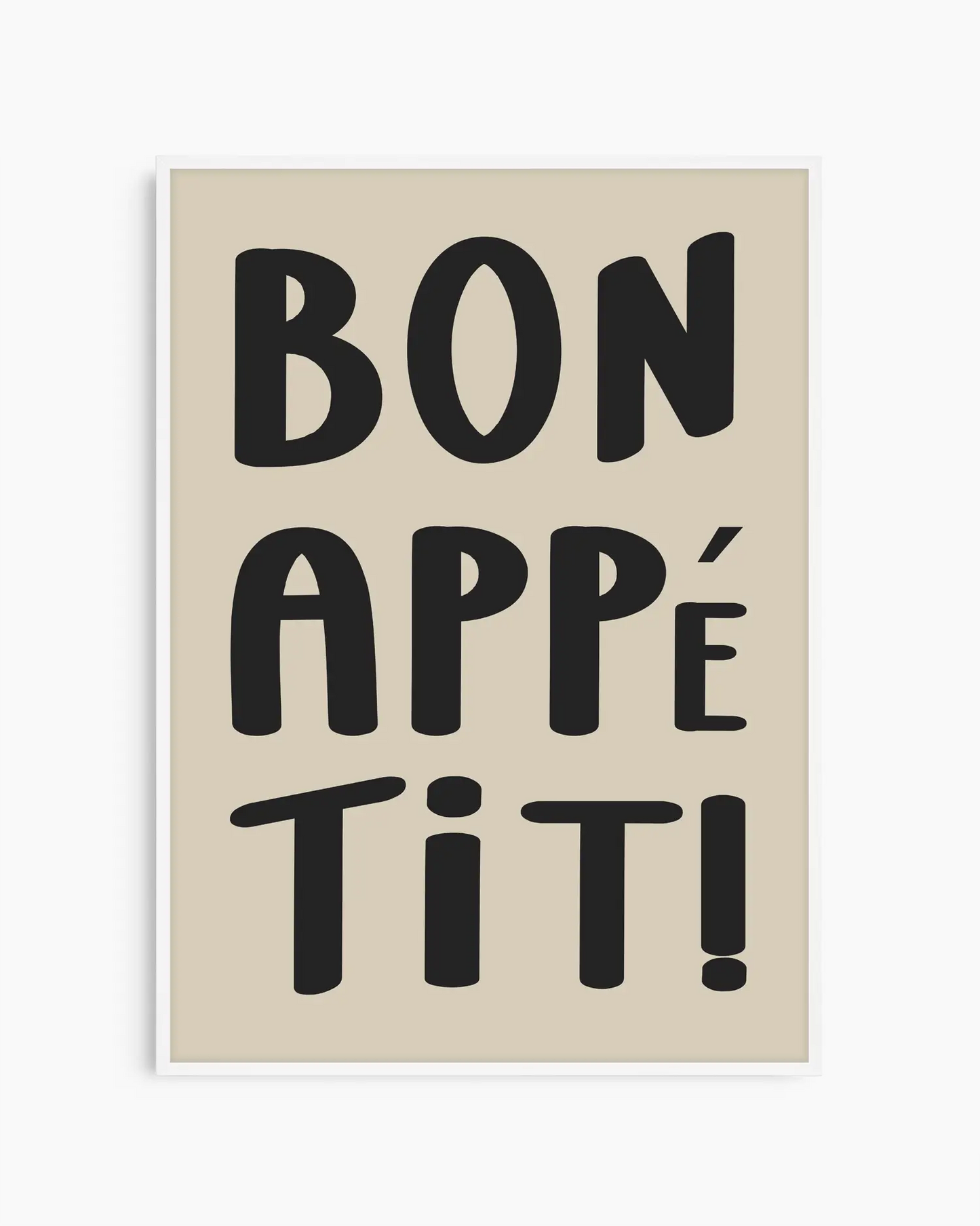 Barntavla med texten "Bon appétit!" i vit ram. Den ljusa ramen framhäver den grafiska kontrasten mellan beige bakgrund och svart text, perfekt för barnrum med mjuk och ljus inredning.