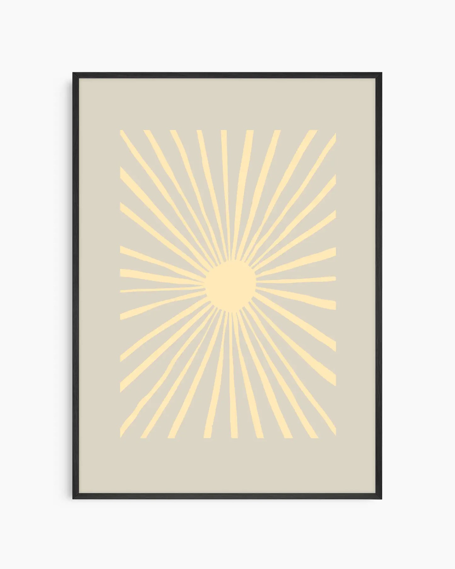 Barntavla med stiliserad sol och mjuka strålar i beige och ljusgula toner, inramad i svart träram.