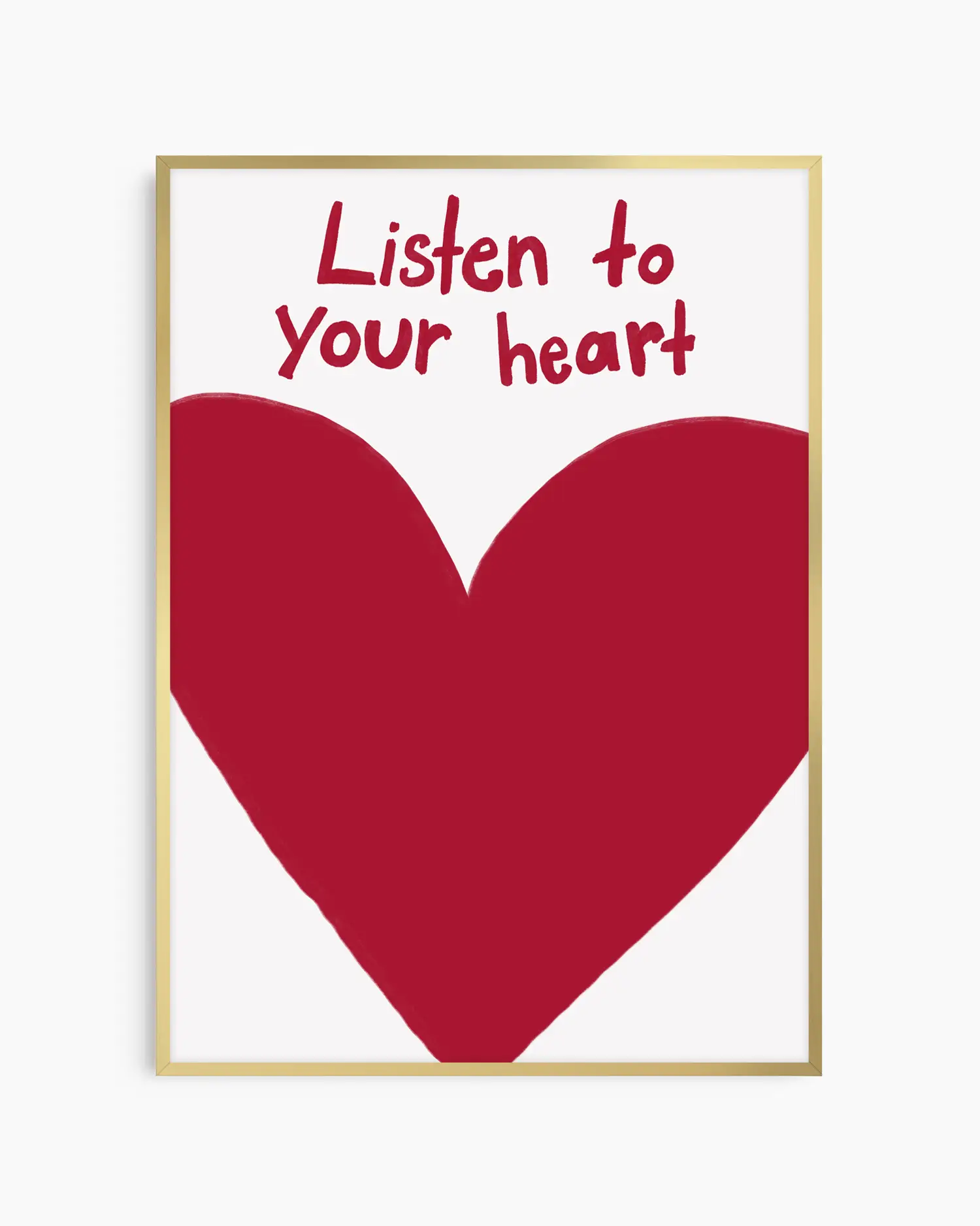 Barntavla med stort illustrerat hjärta i djupröd ton och texten "Listen to your heart", inramad i guld aluminiumram. En modern och kärleksfull barntavla.