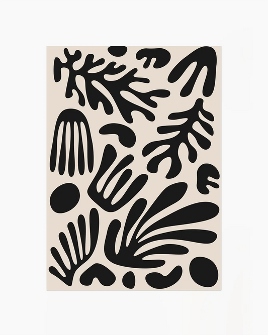 Barntavla med organiska former i svart mot beige bakgrund i modern, abstrakt stil. En grafisk och fantasifull barntavla.