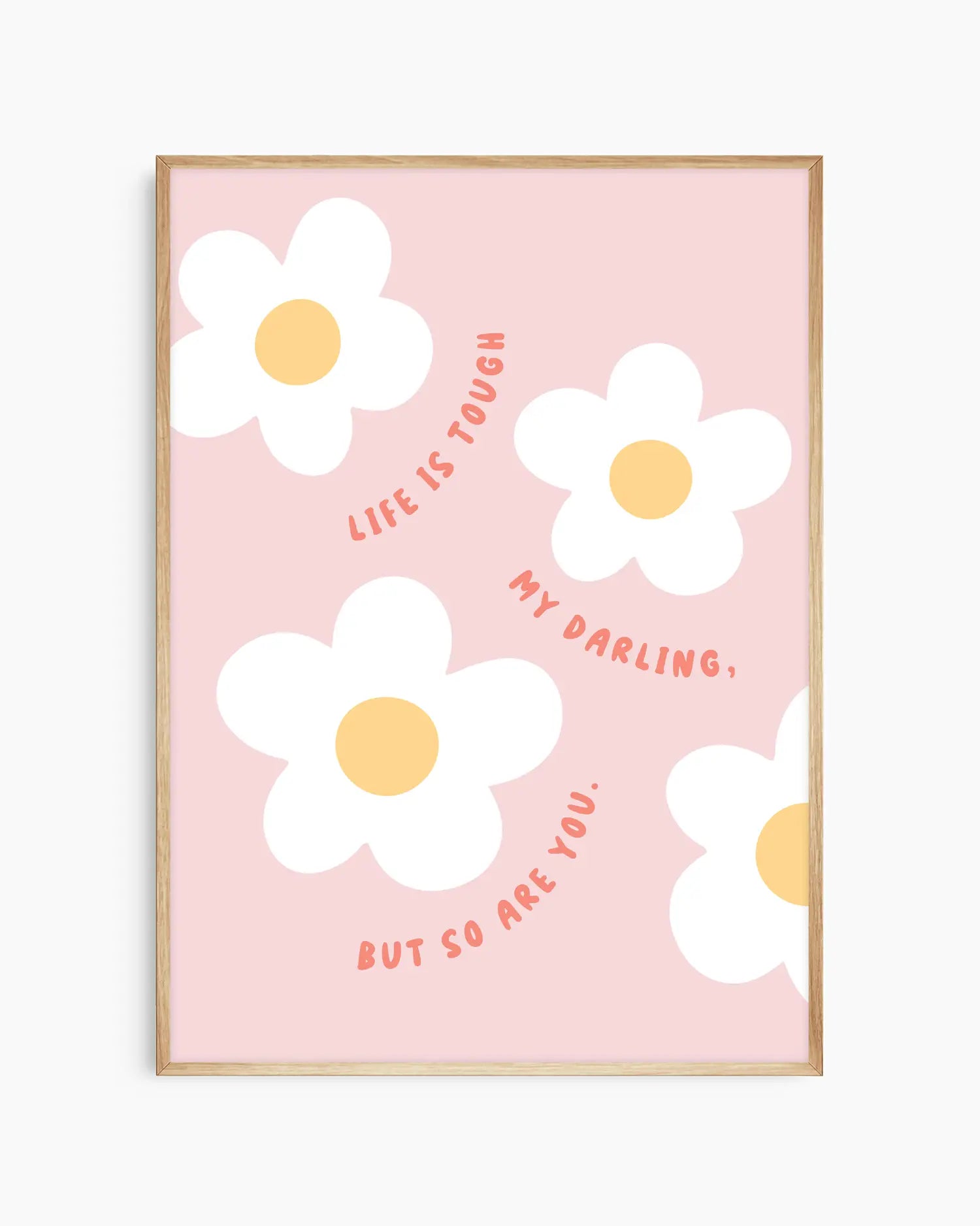 Barntavla med vita blommor och budskapet "LIFE IS TOUGH MY DARLING, BUT SO ARE YOU." på ljusrosa bakgrund, inramad i ekram. En harmonisk och trygg tavla för barnets rum.