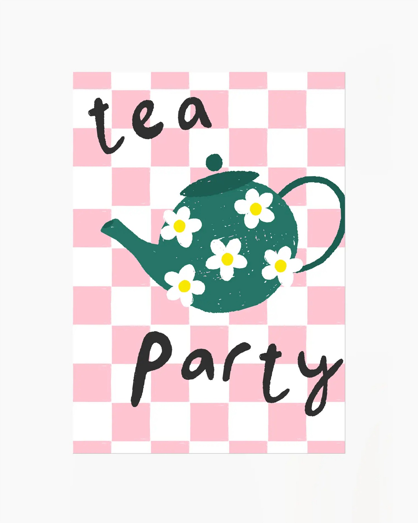 Barntavla med texten “tea party” och illustrerad tekanna med blommor på rosa rutig bakgrund, perfekt som lekfull detalj i barnrummet.
