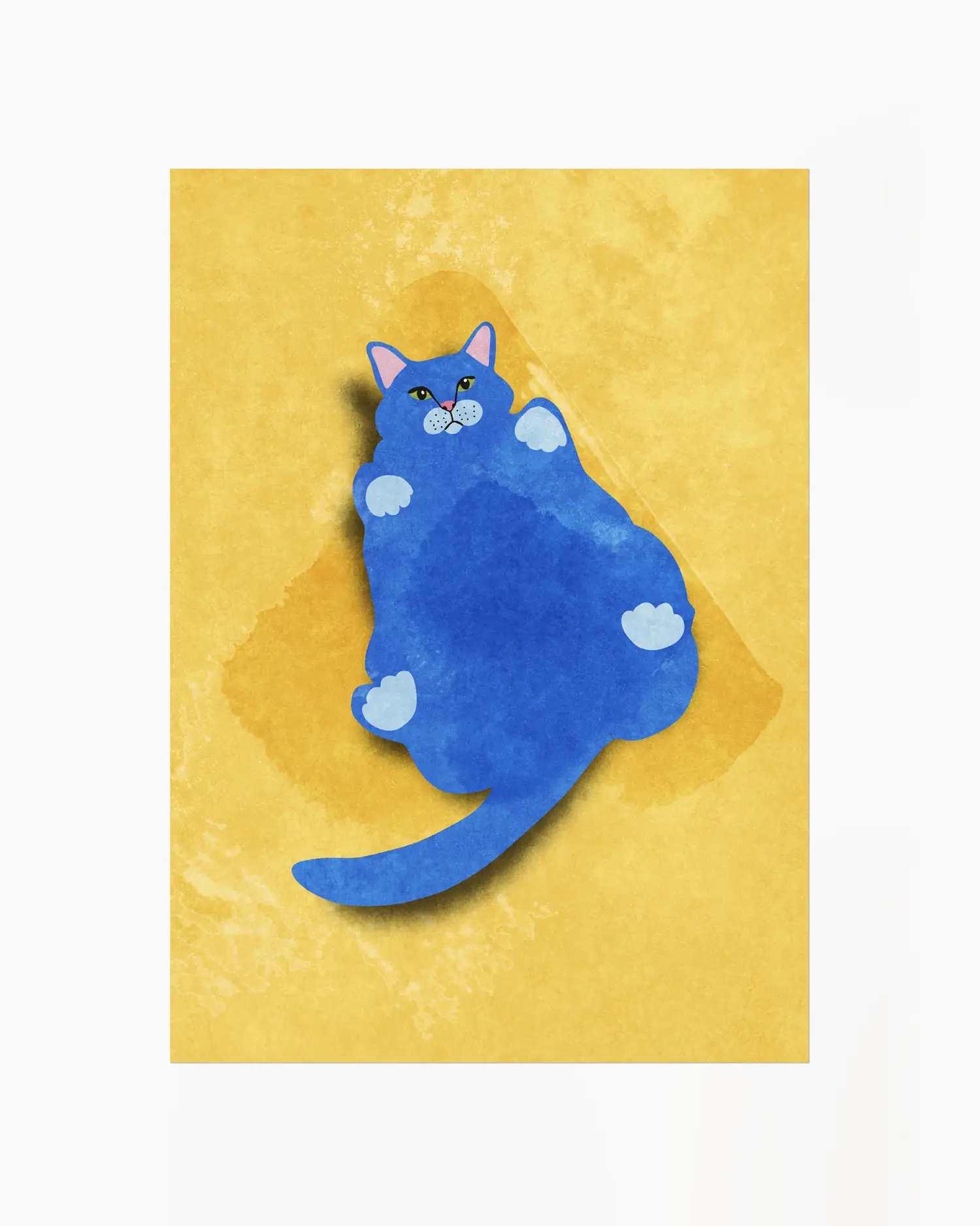 Barntavla med illustrerad blå katt på gul bakgrund i lekfull och barnvänlig stil, perfekt som färgklick i barnrummet.