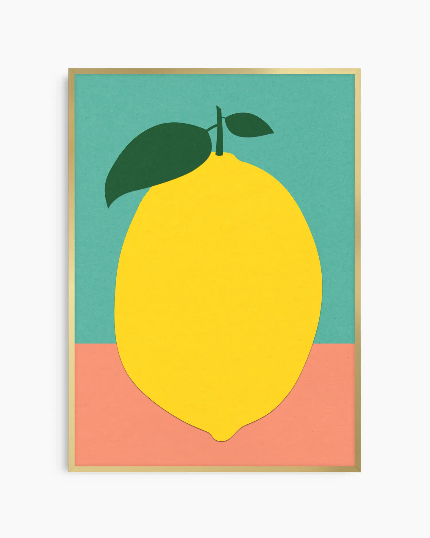 Barntavla med stiliserad gul citron och gröna blad mot turkos och persikofärgad bakgrund, inramad i guld aluminiumram. En varm och dekorativ tavla som ger rummet en glad känsla.