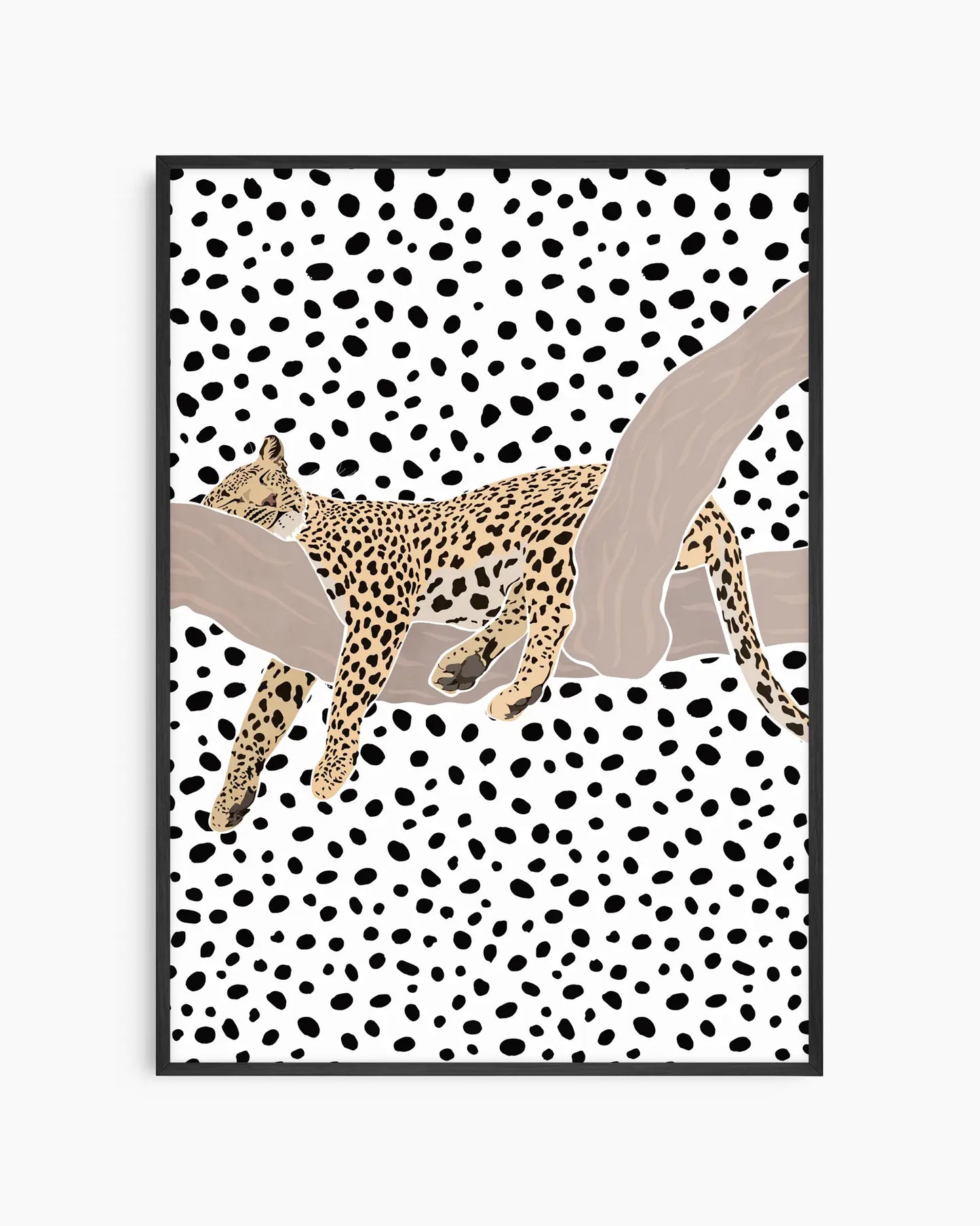 Barntavla med en vilande leopard på en trädgren mot prickigt mönster, inramad i svart träram som ger ett modernt och tydligt uttryck.