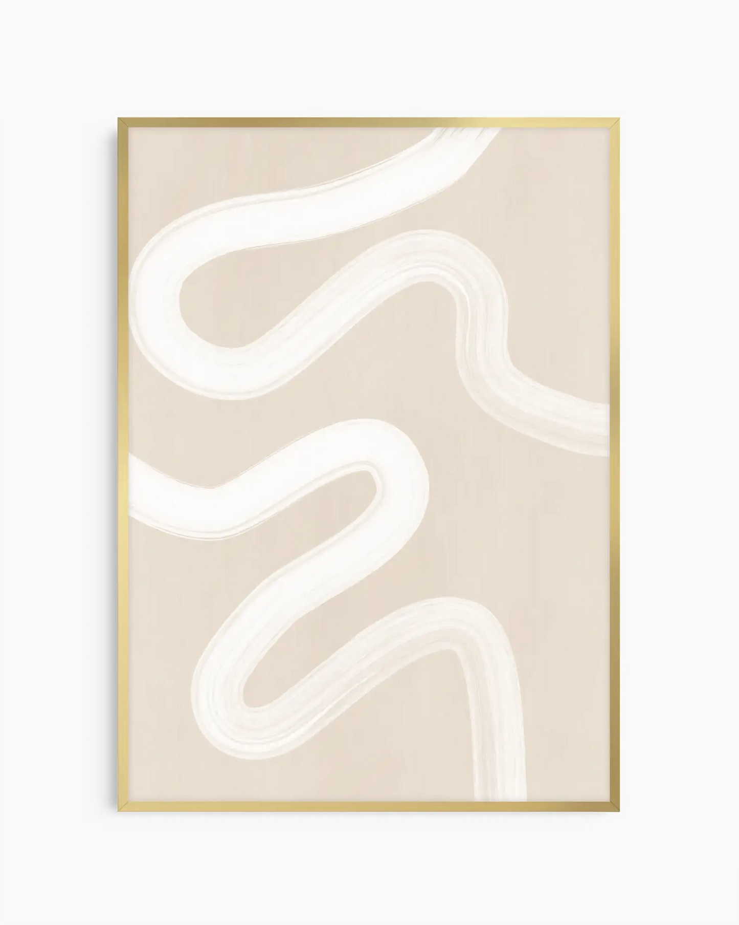 Barntavla med abstrakta organiska former i vit nyans mot beige bakgrund, inramad i guld aluminiumram. En elegant och lekfull barntavla för barnrummet.