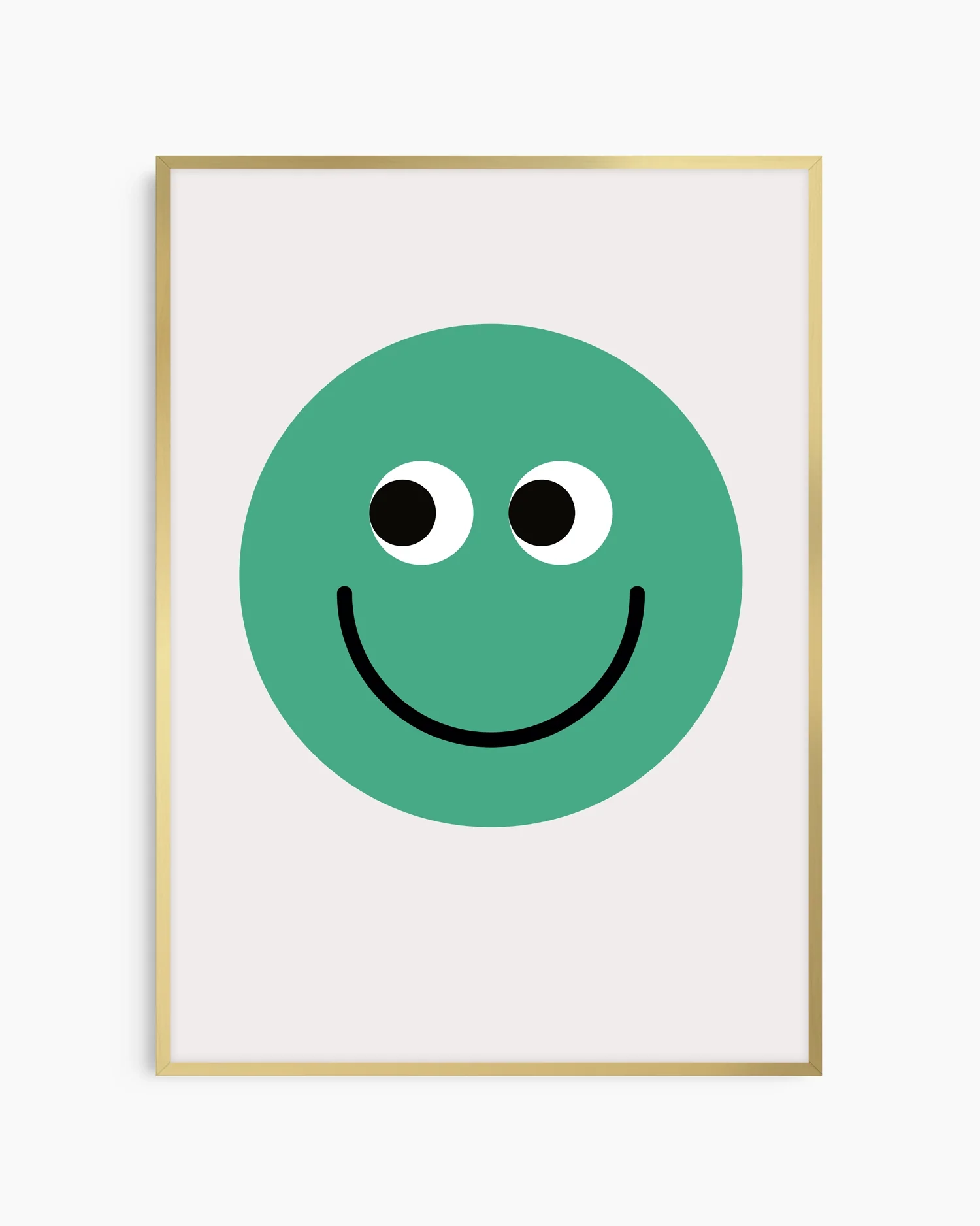 Barntavla med grön smiley på ljus bakgrund, inramad i guld aluminiumram som ger motivet en lekfull och elegant touch.