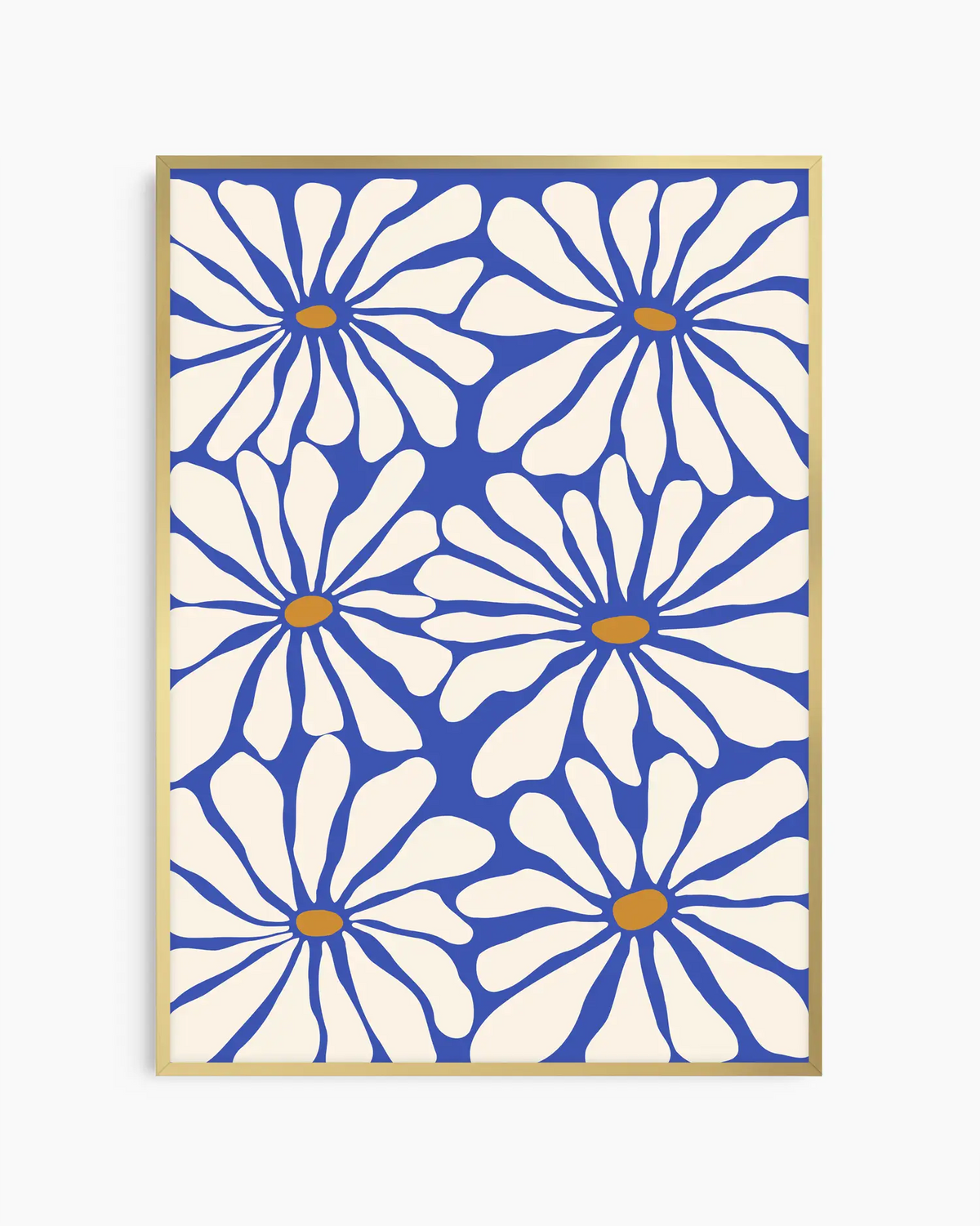 Barnrumstavla med vita blomblad, blå konturer och gula mittpunkter, inramad i guld aluminiumram. En elegant och färgstark poster.