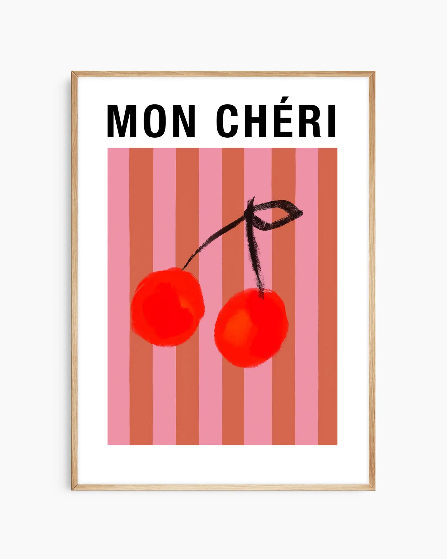 Barntavla med "MON CHÉRI" i svart text och körsbärsmotiv framför rosa och rödbrun randig bakgrund, inramad i ekram. En mjuk och söt poster.