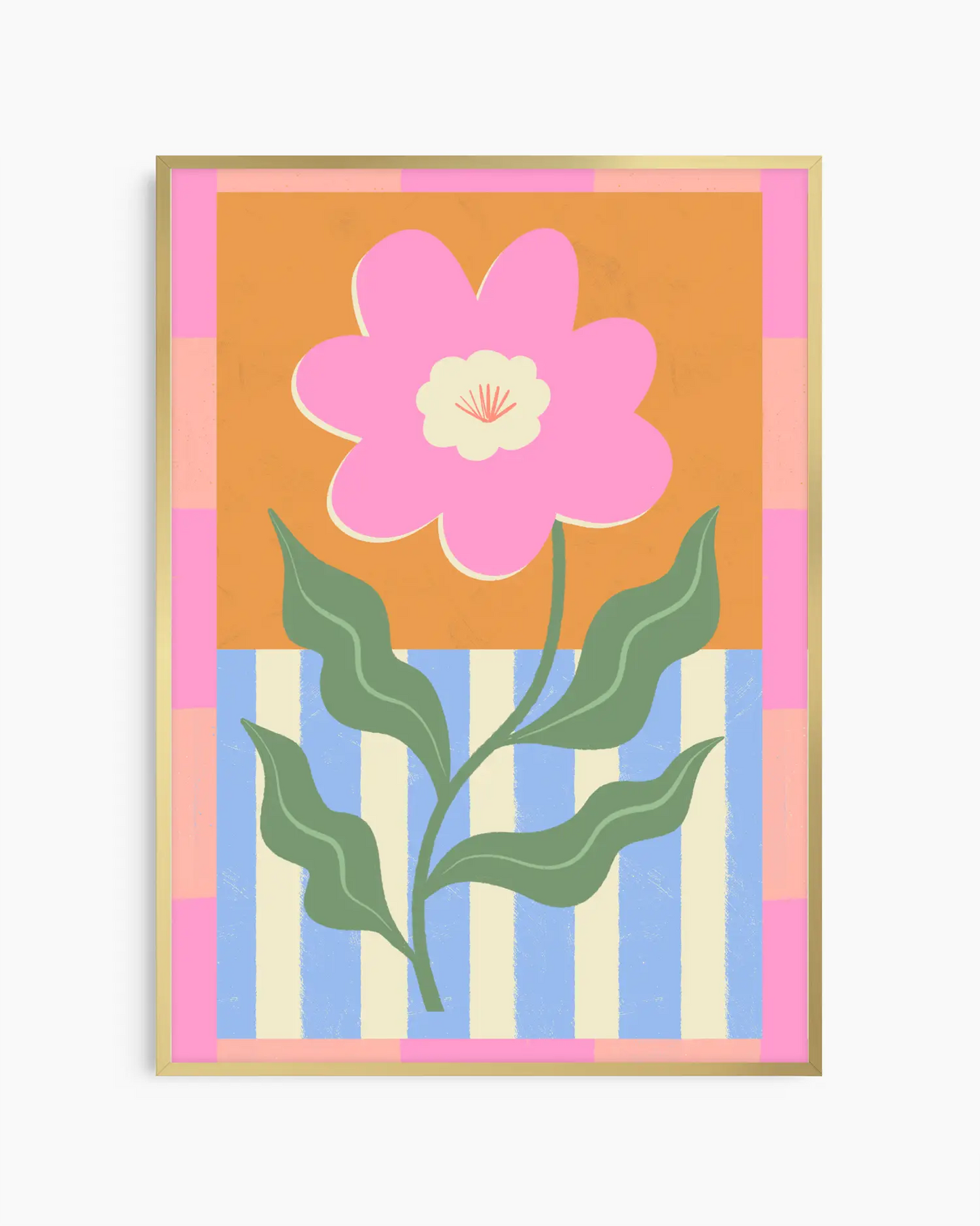 Barnrumstavla med rosa blomma och gröna blad mot färgstark geometrisk bakgrund, inramad i guld aluminiumram. En elegant och glädjefylld illustration.