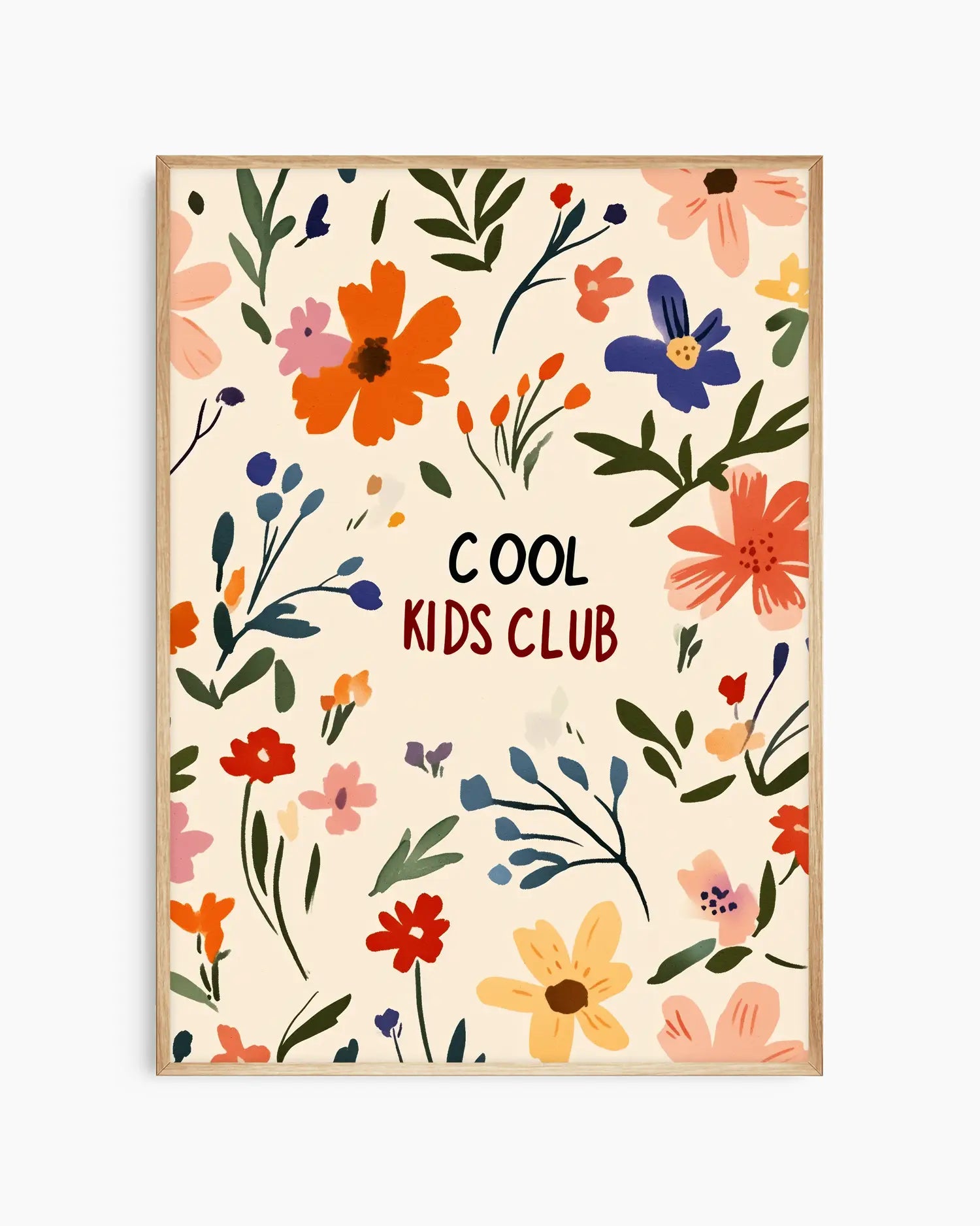 Barnrumstavla med sprudlande blommotiv och texten "Cool Kids Club", inramad i ekram som skapar en varm och naturlig känsla.