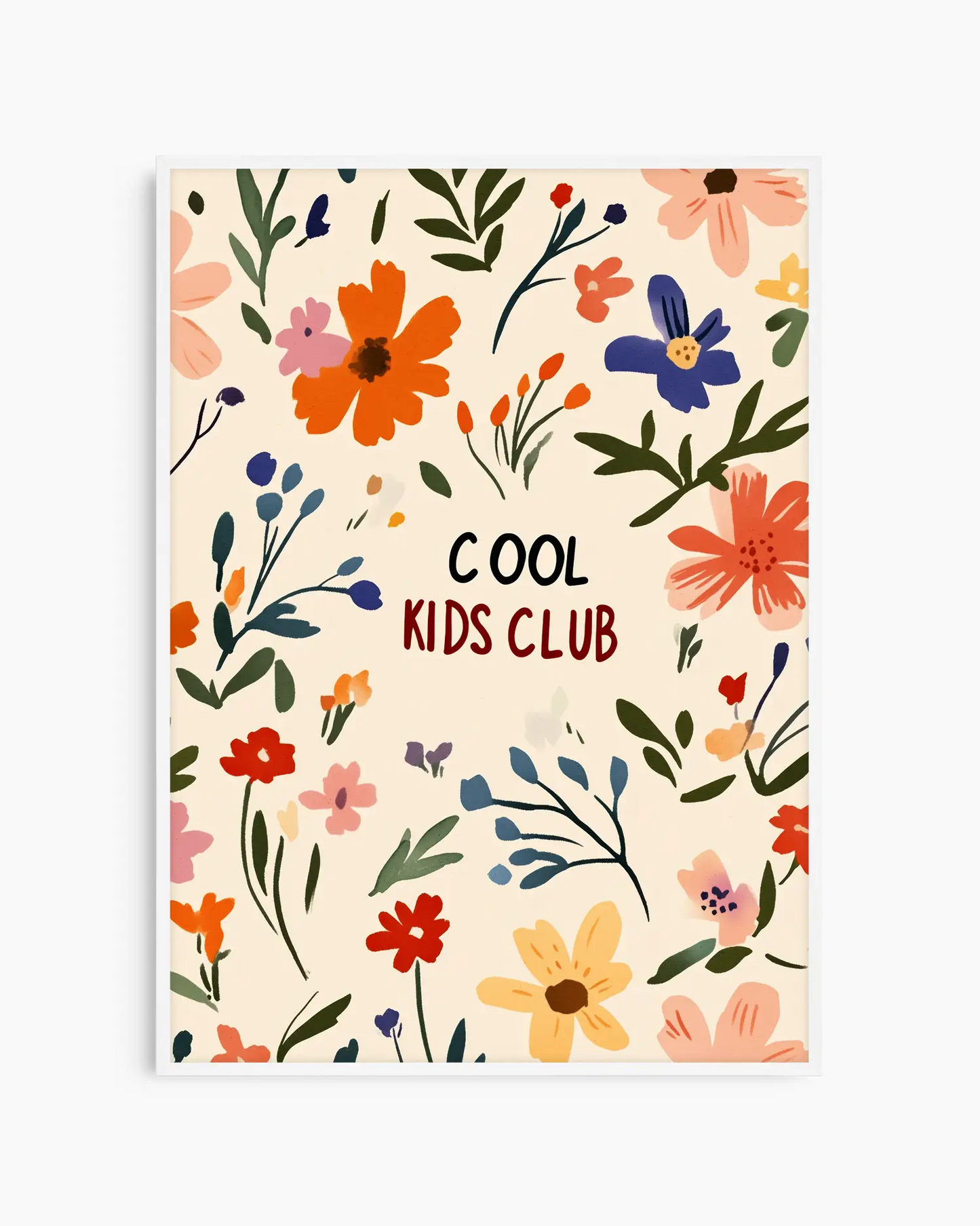 Barntavla med lekfulla blomsterdetaljer och texten "Cool Kids Club", inramad i vit träram för ett ljust och harmoniskt uttryck.