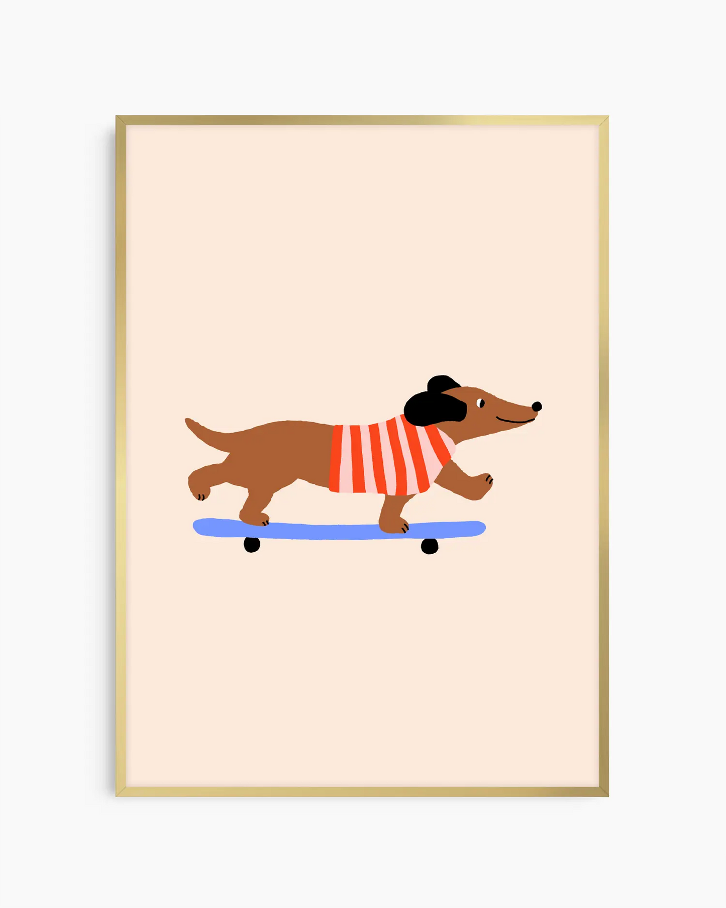 Barntavla med tax på skateboard, inramad i guld aluminiumram som ger motivet ett lekfullt och elegant lyft.