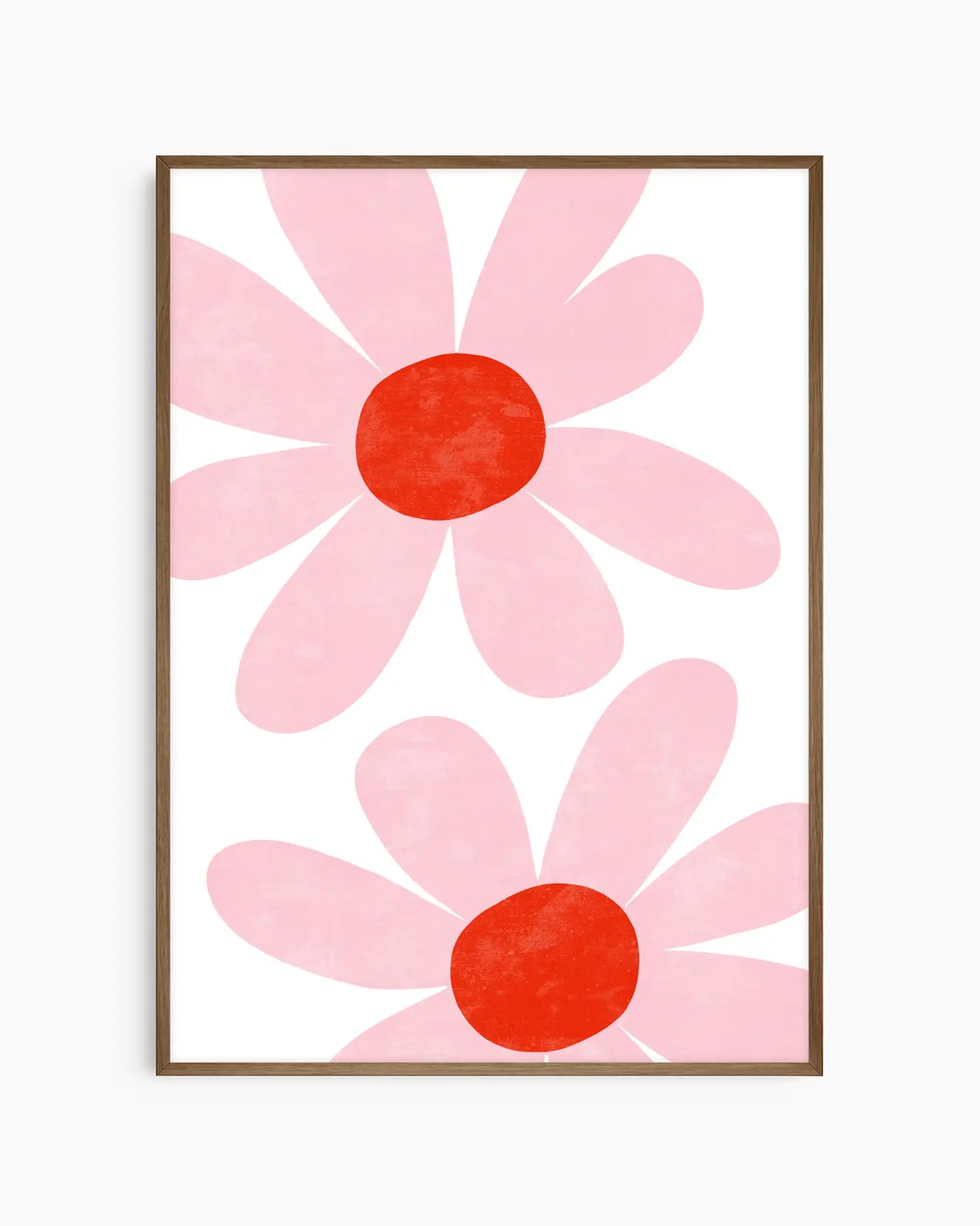 Barnrumstavla med mjuka rosa blomblad och varmt röd mitt, inramad i mörk ekram.