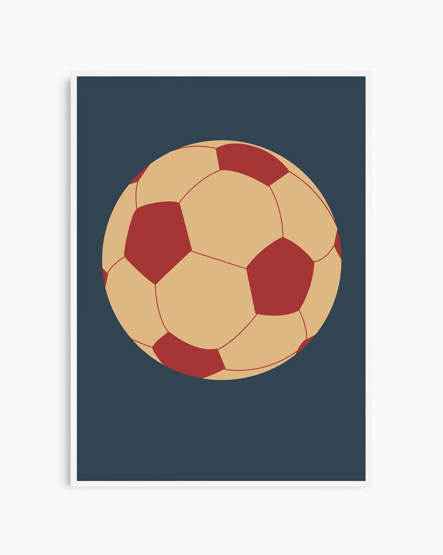 Poster med enkel och charmig fotbollsillustration på mörkblå bakgrund, inramad i vit träram.