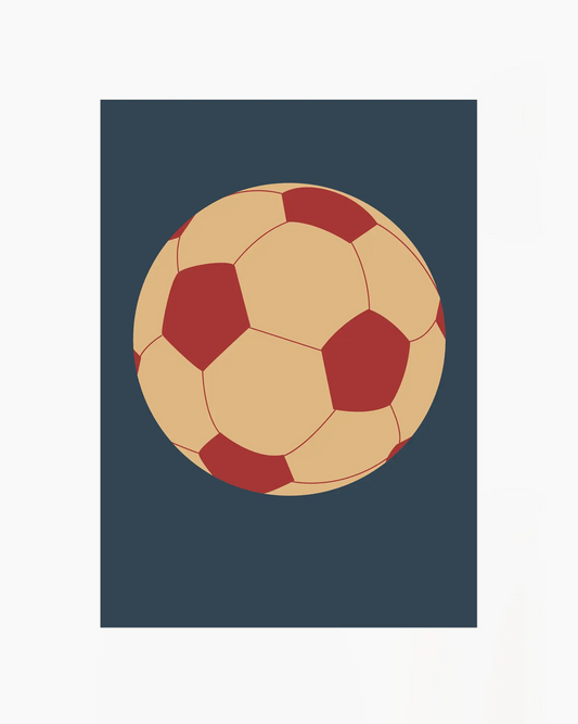 Tavla med stiliserad fotboll i varma färger mot mörk blå bakgrund som skapar ett sportigt och lekfullt uttryck.