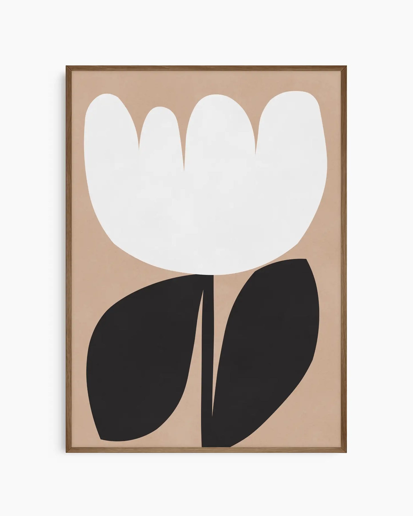 Väggkonst med minimalistisk vit blomma och kontrasterande blad, inramad i mörk ekram.