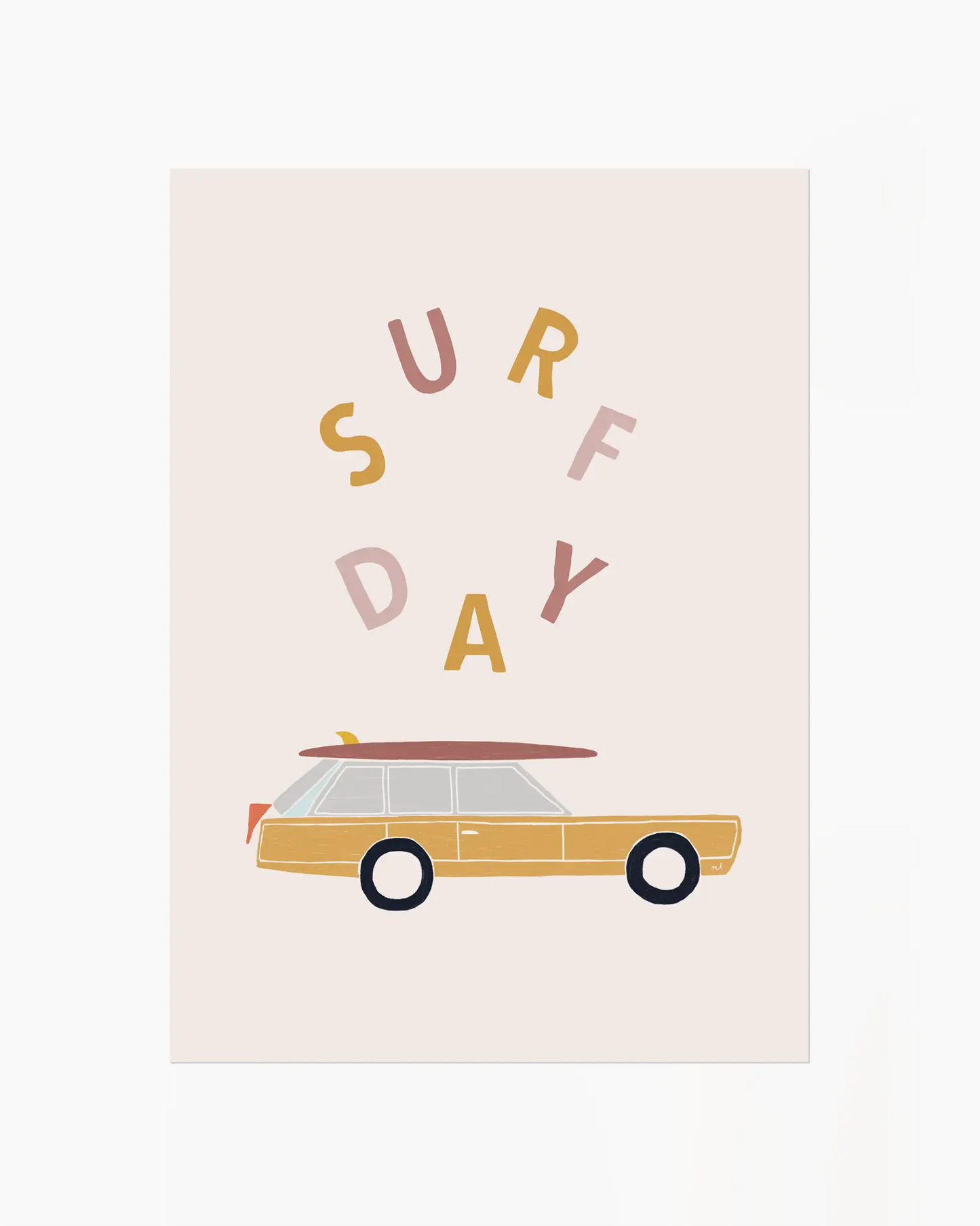 Poster med retro surfbil och texten "SURF DAY" i mjuka färger för barnrum och lekrum.