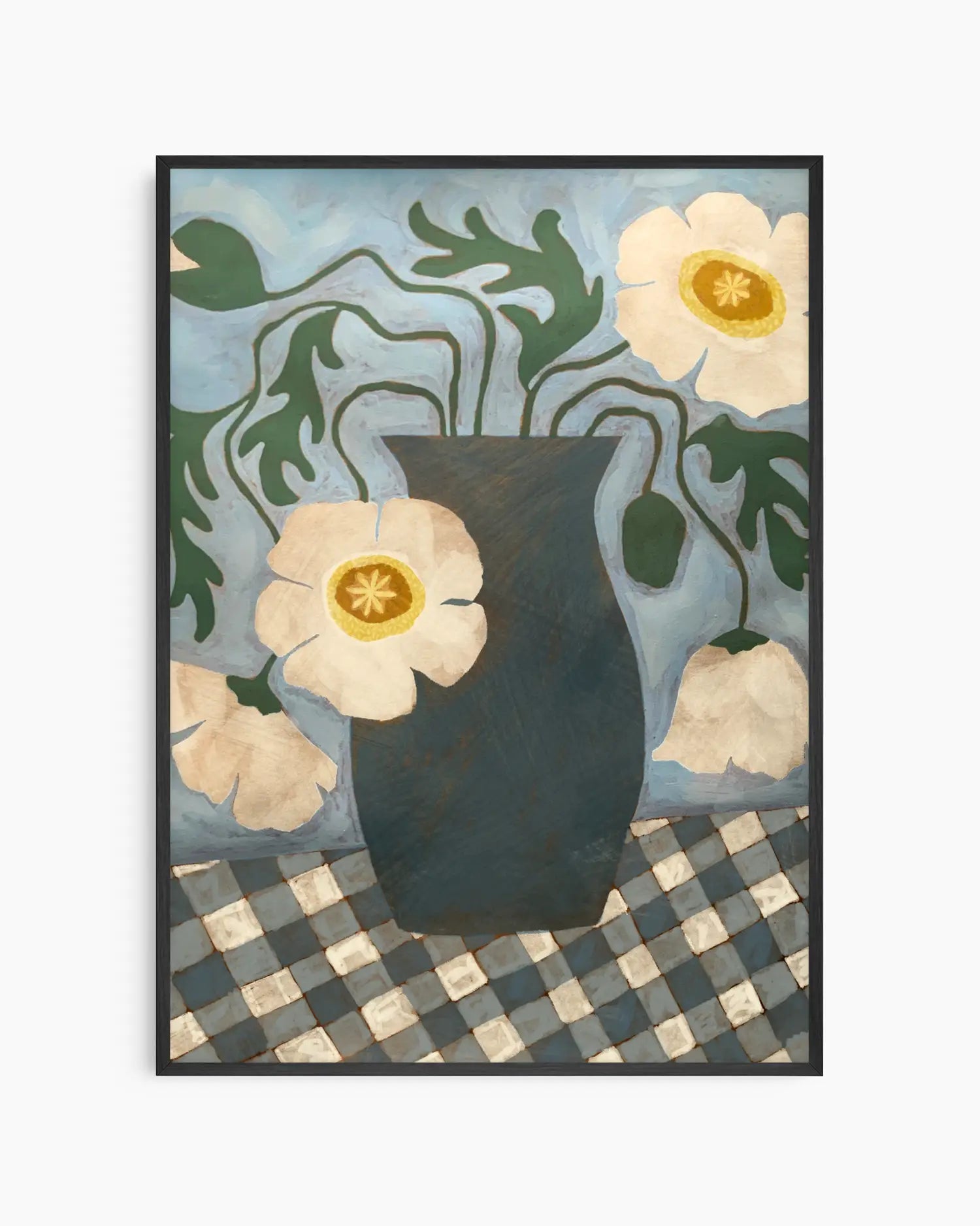 Inramad barntavla med blå vas och vita blommor mot mönstrad bordsyta i svart träram.