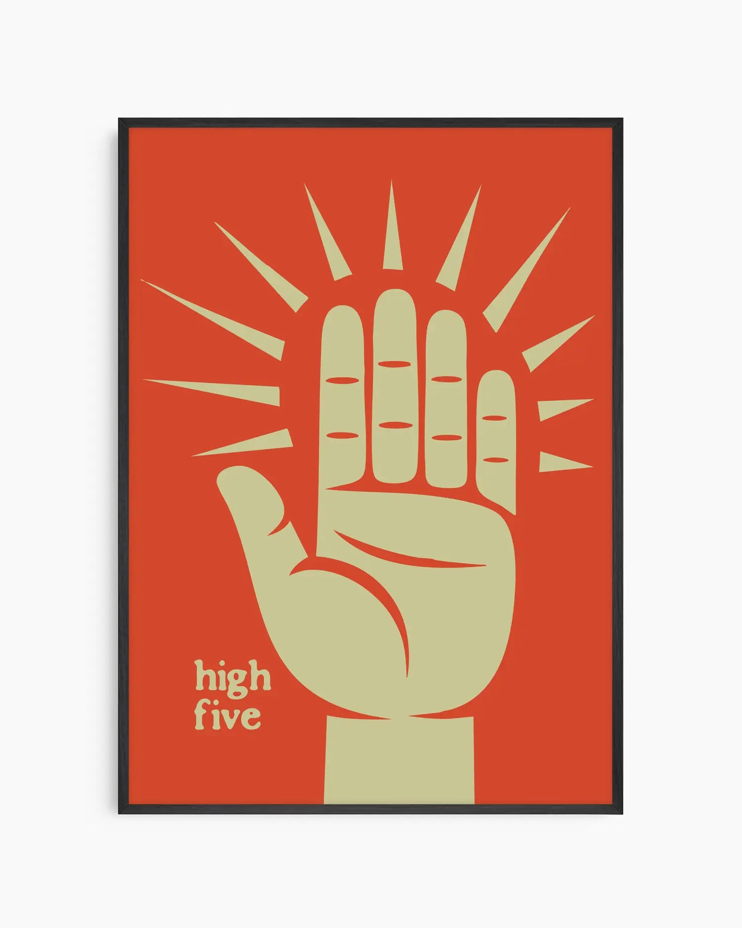 Barntavla med motiv av en stiliserad hand och texten "High five" mot orange bakgrund. En färgstark och rolig barnrumstavla som symboliserar glädje, samhörighet och energ