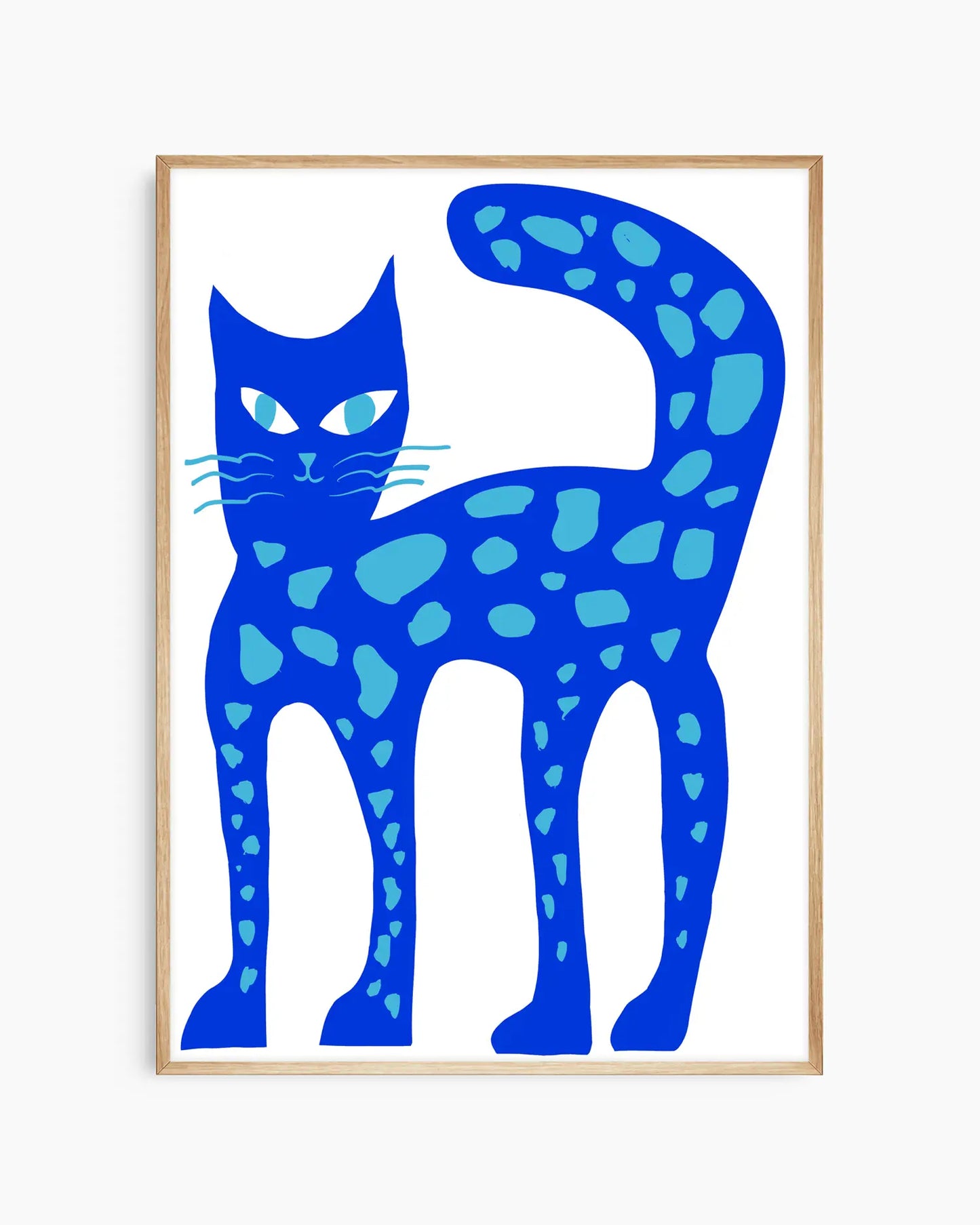 Illustrerad barntavla med blå katt i naiv och konstnärlig stil, inramad i ekram som passar fint i barnrummets lugna miljö.
