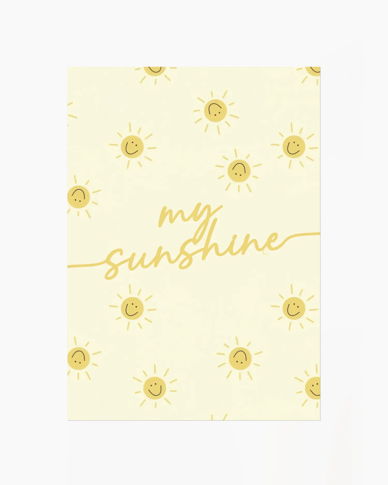Barntavla med små illustrerade solar och texten "my sunshine" i mjuk gul ton på ljusgul bakgrund.