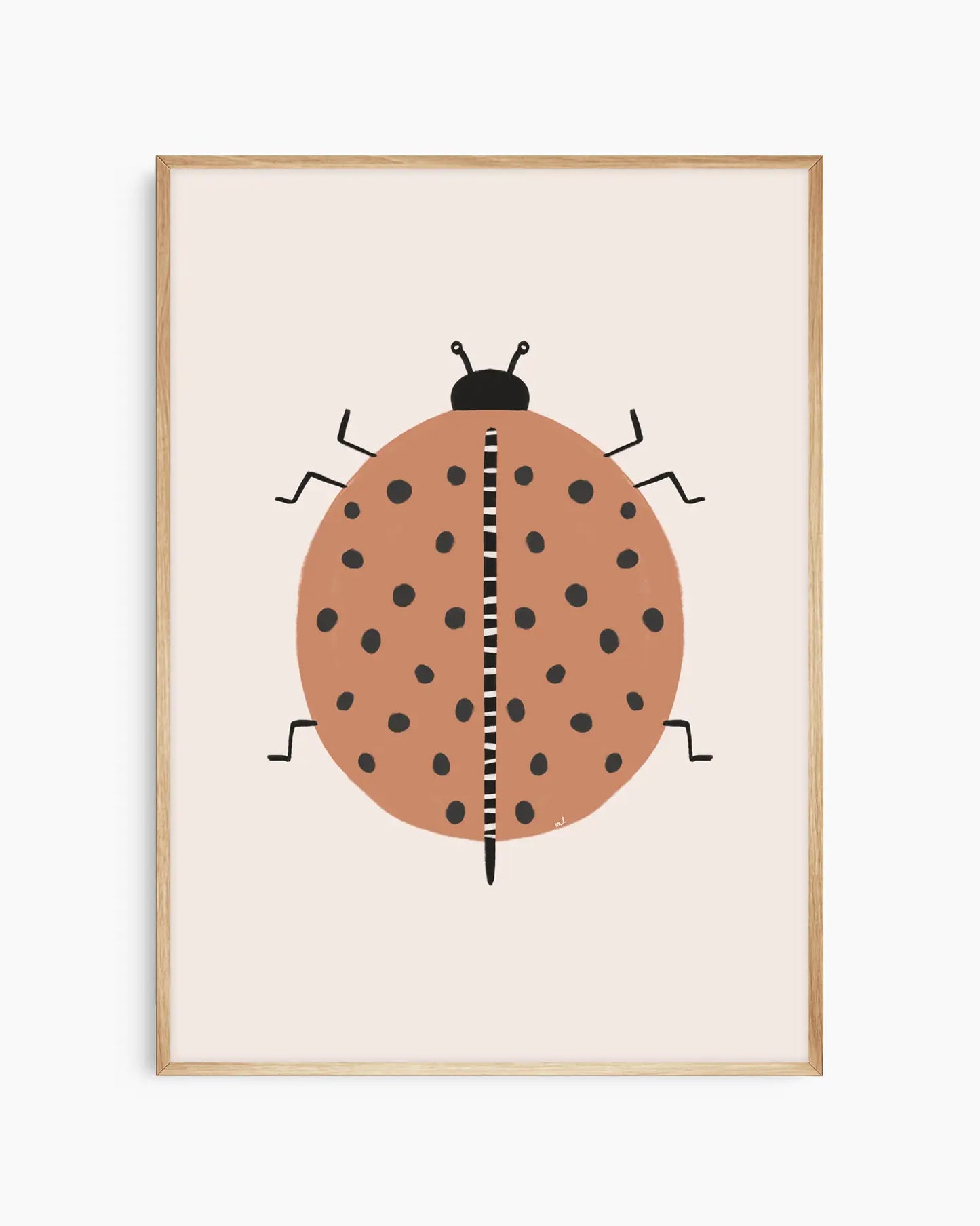 Dekorativ barntavla med söt nyckelpiga i handritad illustration, inramad i ekram med naturligt uttryck.