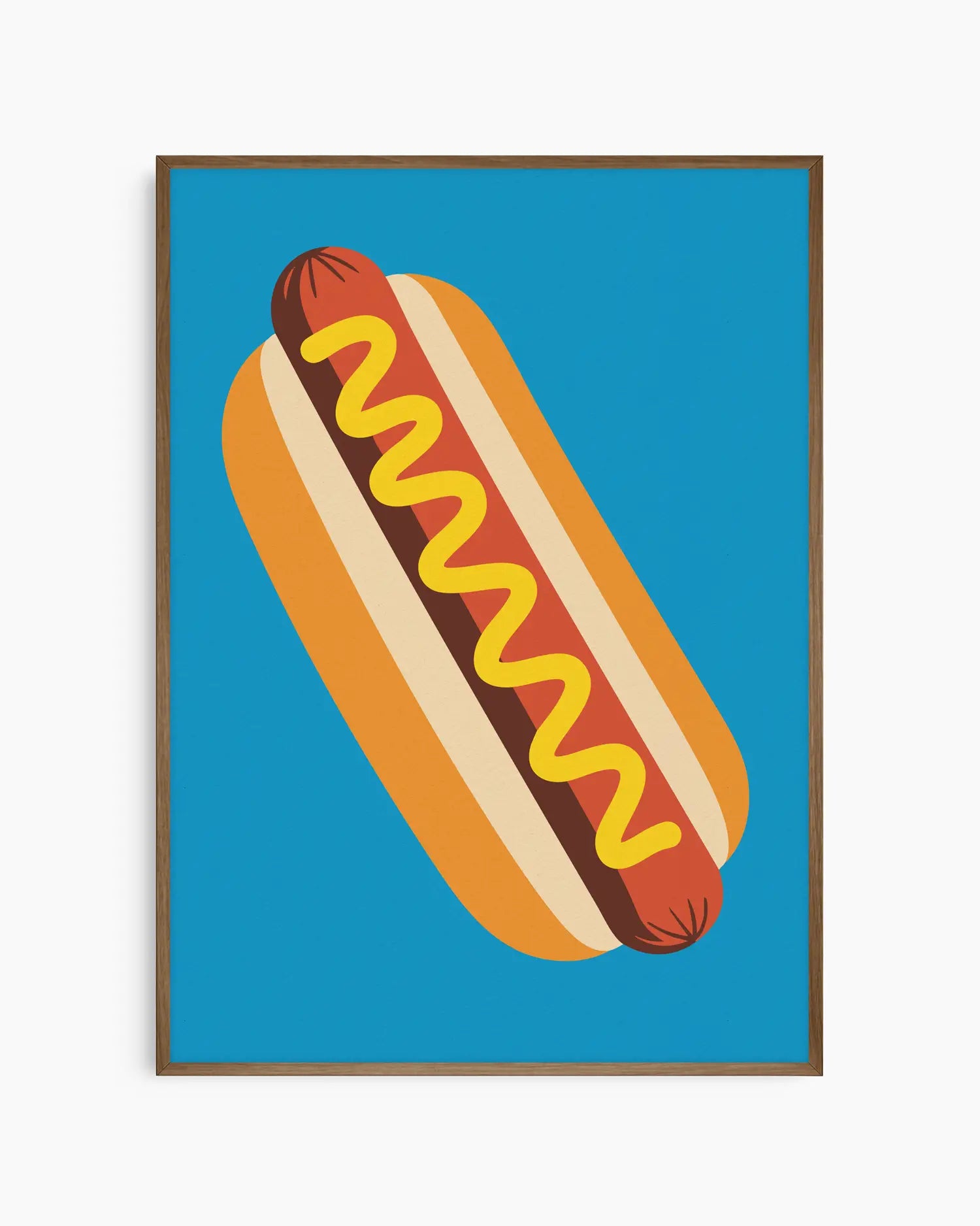 Barnrumstavla med hotdog-illustration med gul senap på blå bakgrund, inramad i mörk ekram. En rolig och modern poster för barnrummet.